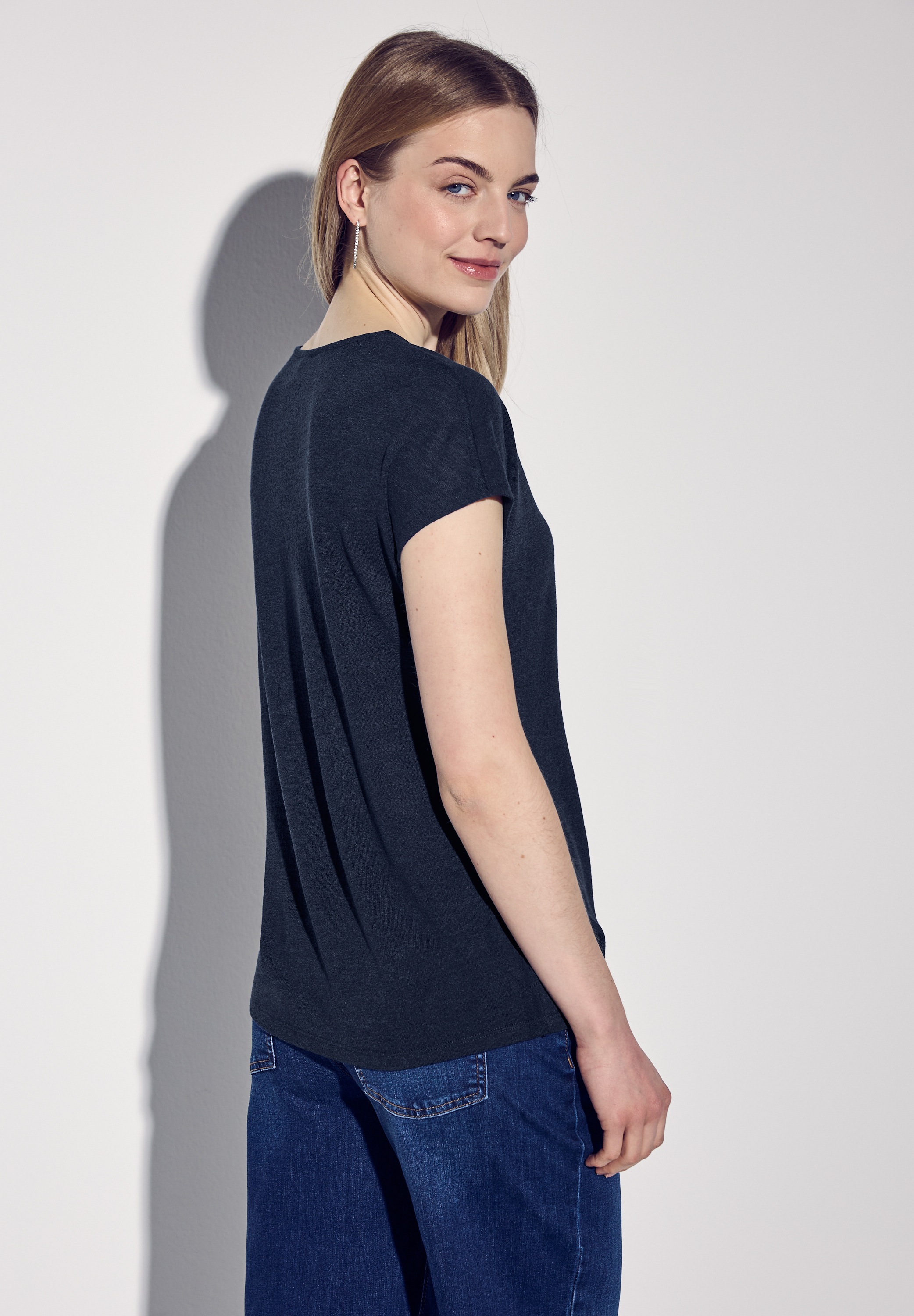 STREET ONE T-Shirt, mit abgerundetem V-Ausschnitt