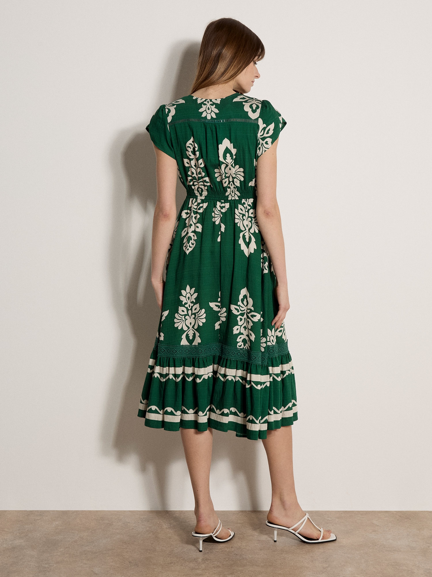 Apricot Midikleid »Midi-Kleid mit Folk-Blumenmuster« mit Stickerei