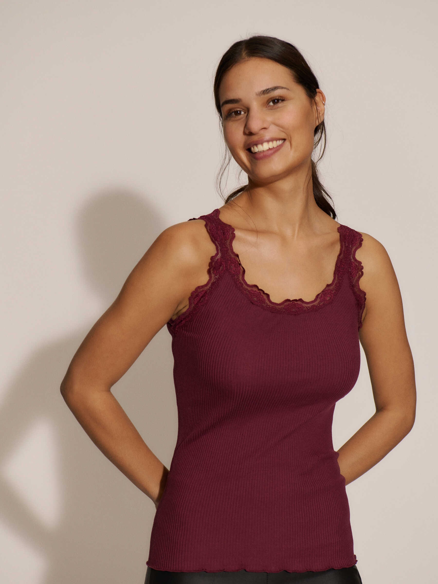rosemunde Langarmshirt »Benita Silk Blouse mit Seide« Langarm, mit Spitze, feminin, bequem, Seiden- Baumwollmischung