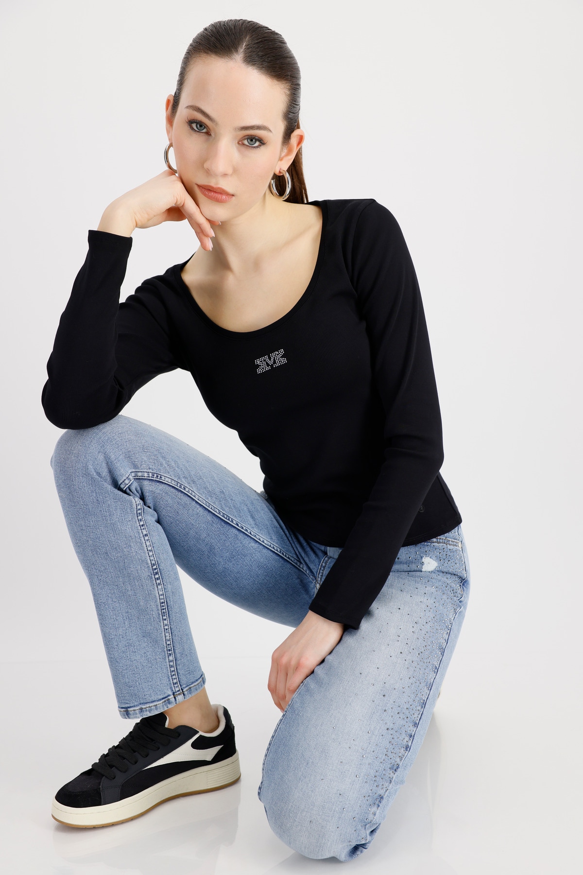 Monari Langarmshirt »Shirt Rippe Schmuck«, Mit weitem Rundhalsausschnitt