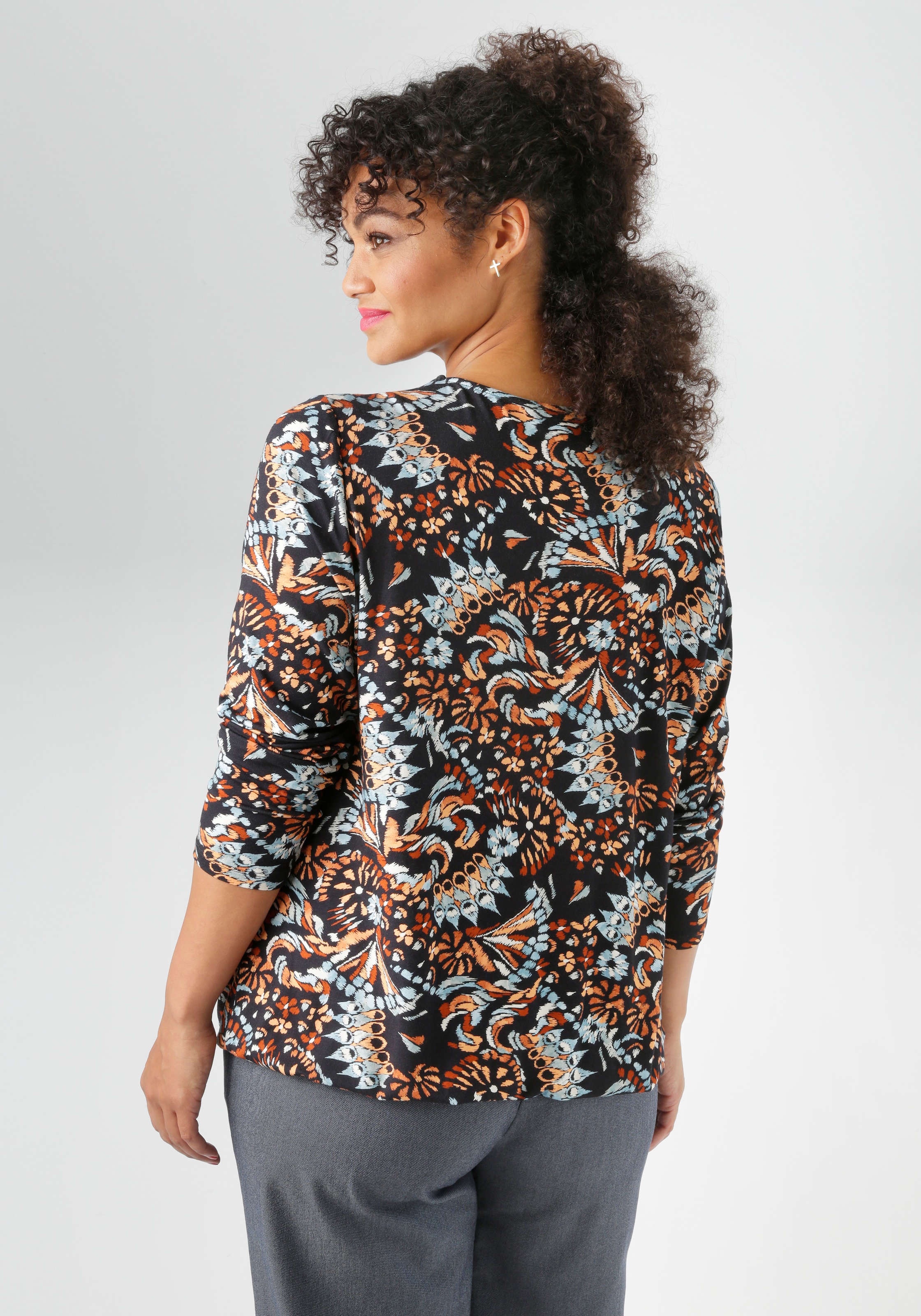Aniston PLUS Langarmshirt, mit fantasievollem Retro-Druck - NEUE KOLLEKTION