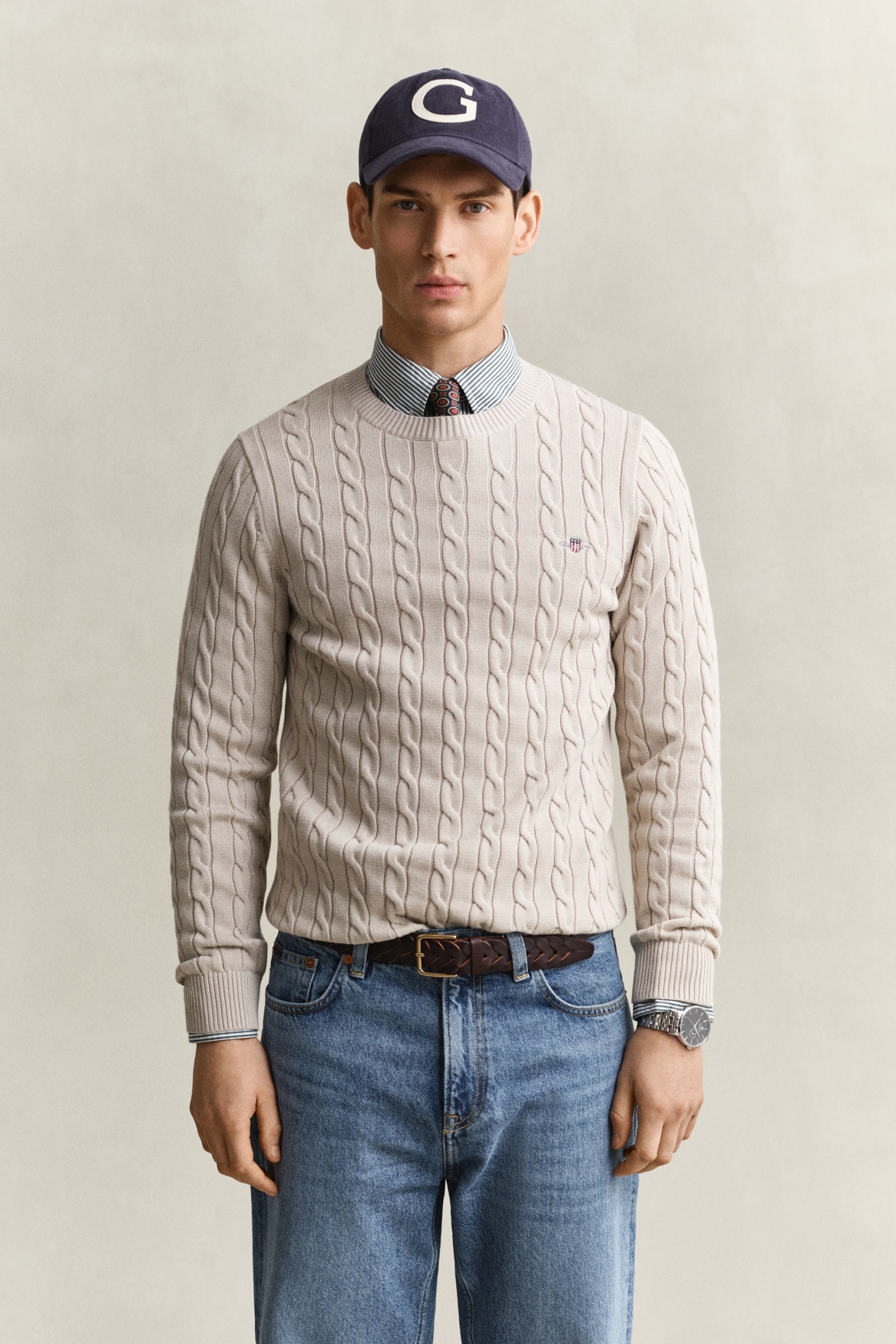 Gant Strickpullover "COTTON CABLE C-NECK" mit Wappen-Logostickerei auf der Brust