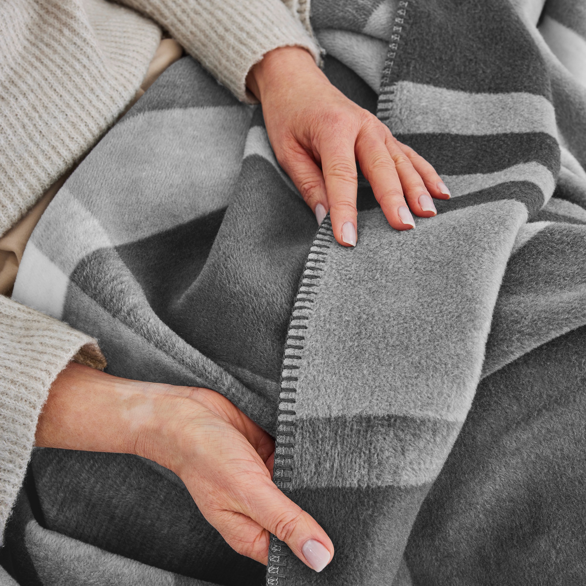 IBENA Wohndecke »Wohndecke Falkland«, mit zeitlosem Karo-Design