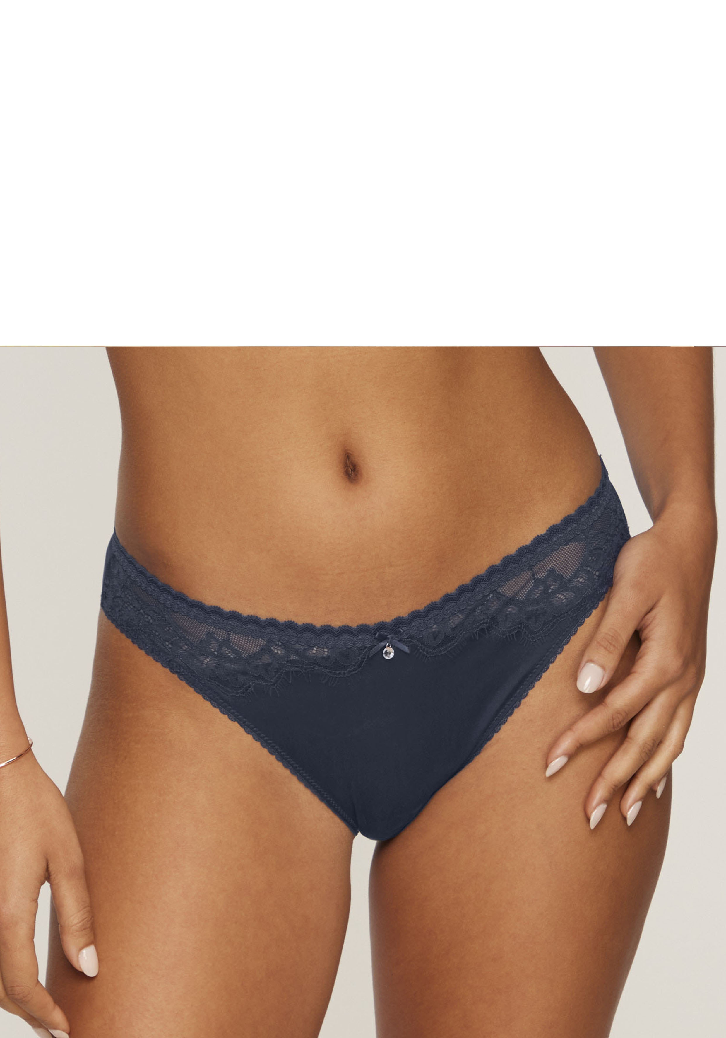 LASCANA Slip "Alana" mit Seide und edler Spitze
