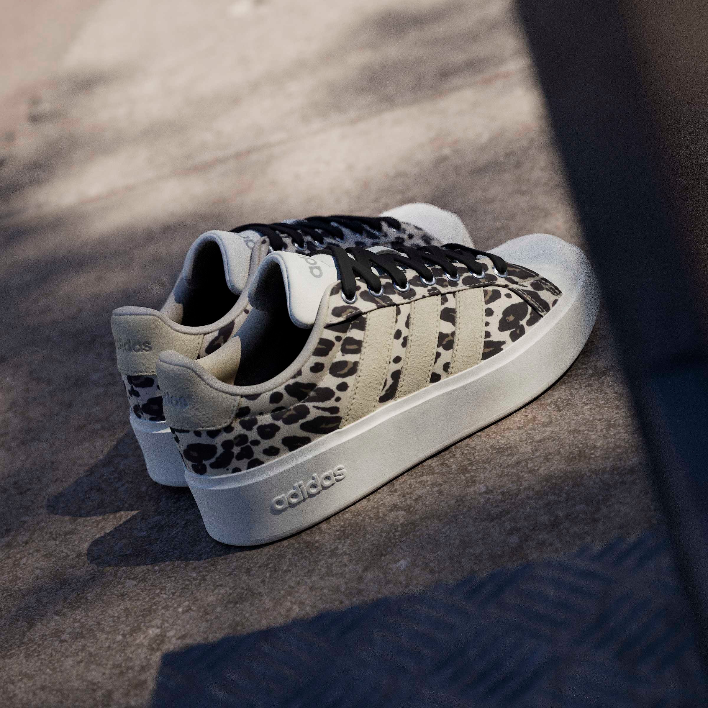 adidas Sportswear Plateausneaker »STREETTALK BOLD«  inspiriert vom Design des adidas Superstar,mit Leo Muster