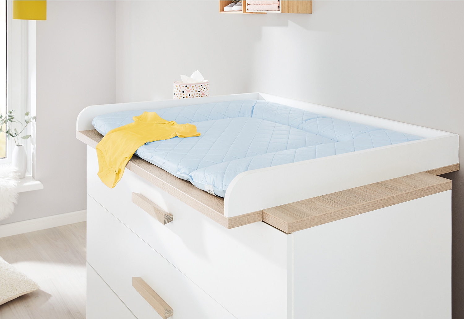 Pinolino® Babyzimmer-Komplettset »Lumi«, (Set, 3 St., Kinderbett, Schrank, Wickelkommode), breit; mit Kinderbett, 2-trg. Schrank und Wickelkommode