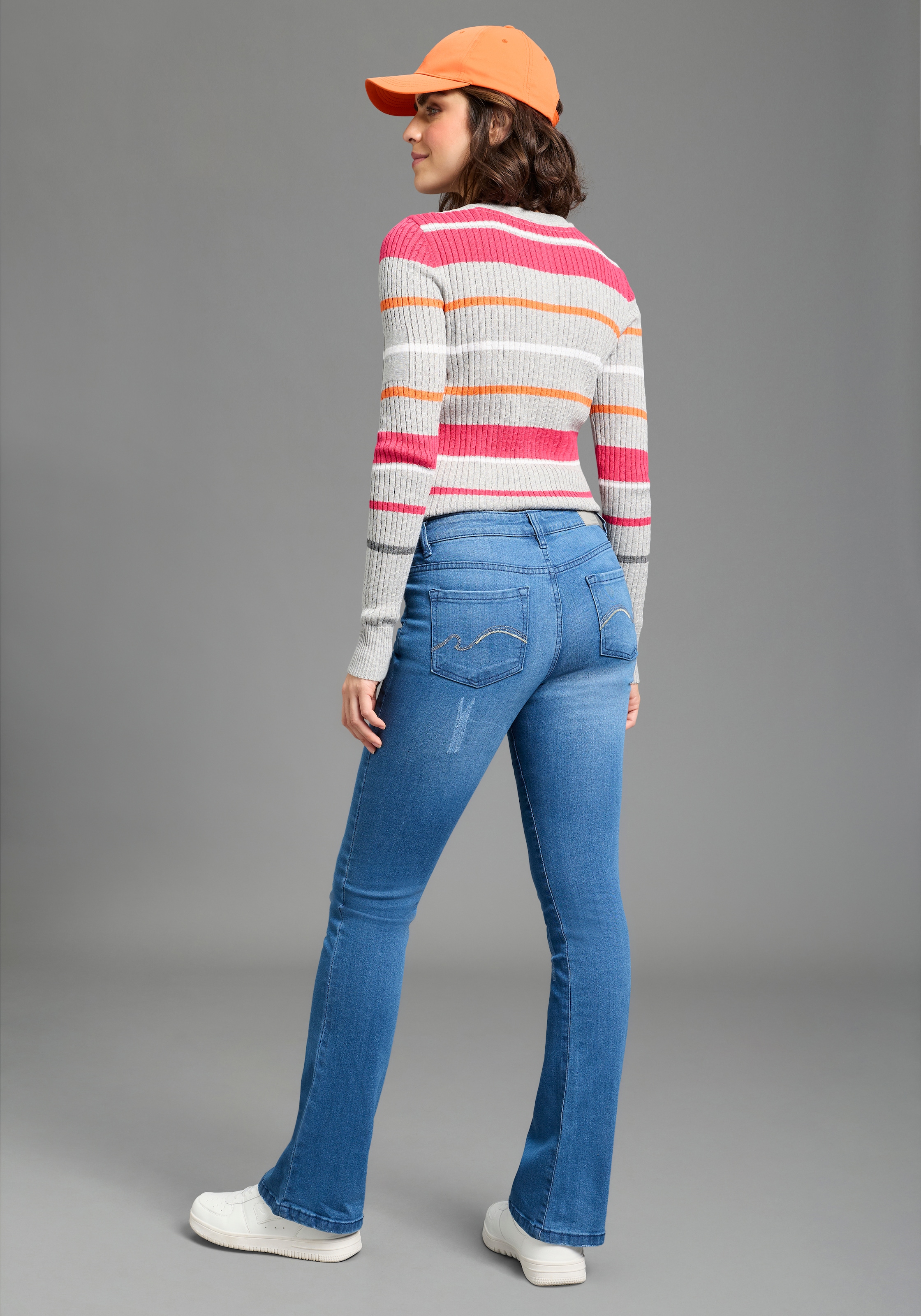 KangaROOS Bootcut-Jeans mit ausgestellter Beinform, aus Baumwolle und Elasthan