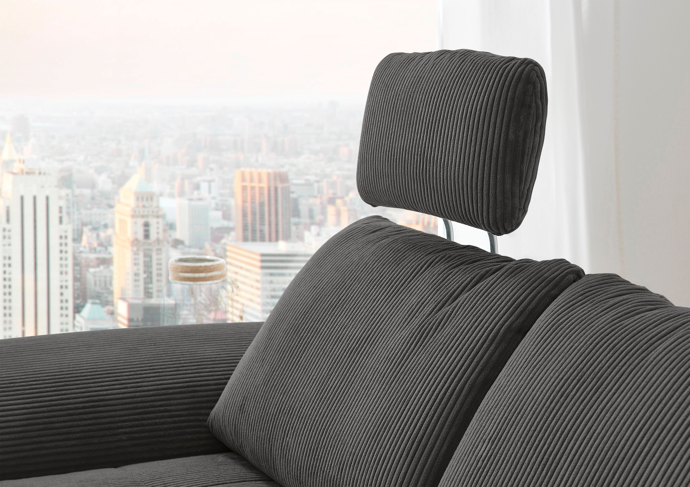 Die PlanBar Ecksofa »MP-IN14007 L-Form«, wahlweise mit Bettfunktion und verstellbaren Kopfstützen, in Cord