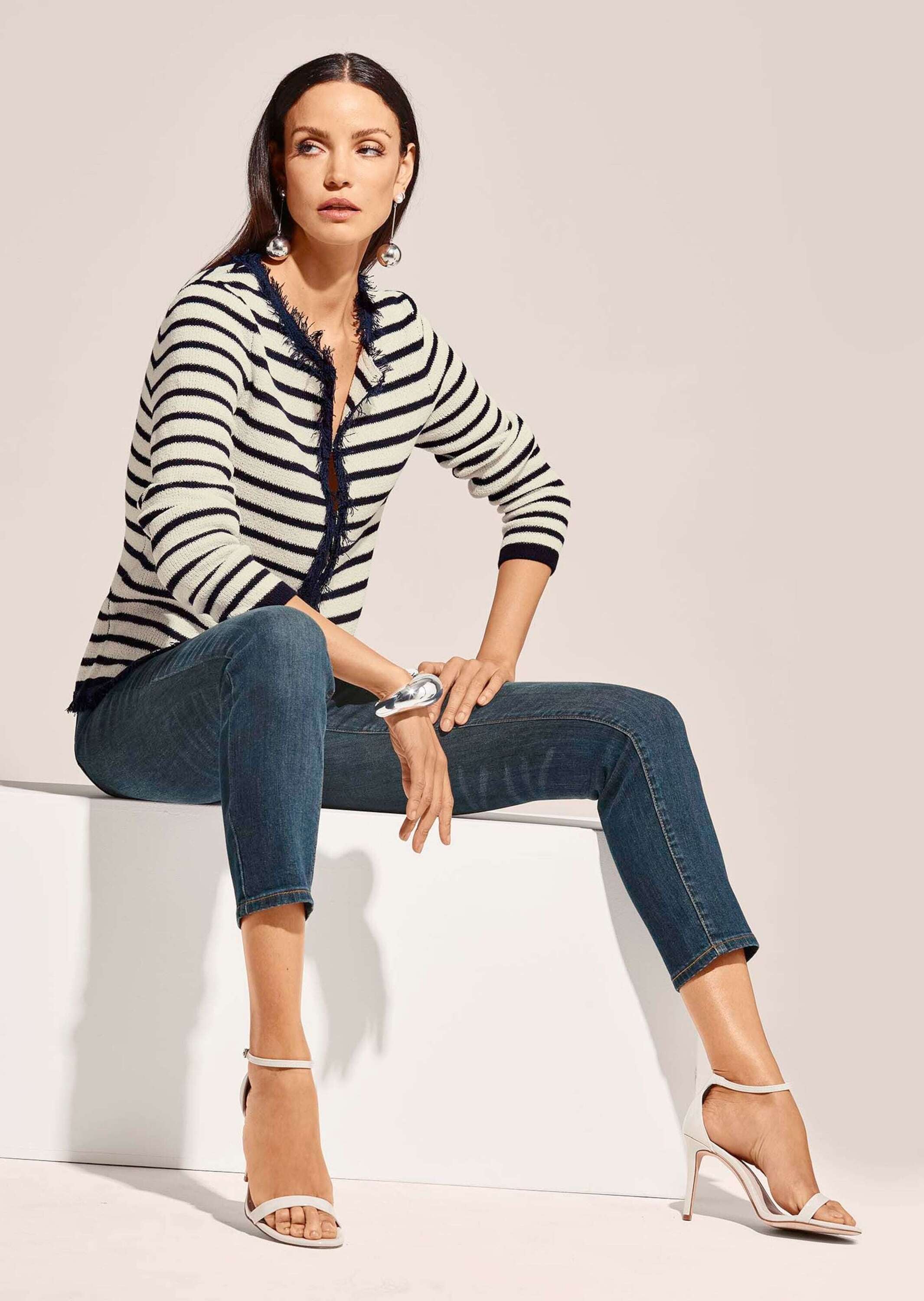 MADELEINE Strickjacke »Strickjacke Gestreifte Strickjacke in in Bouclé-Qualität«
