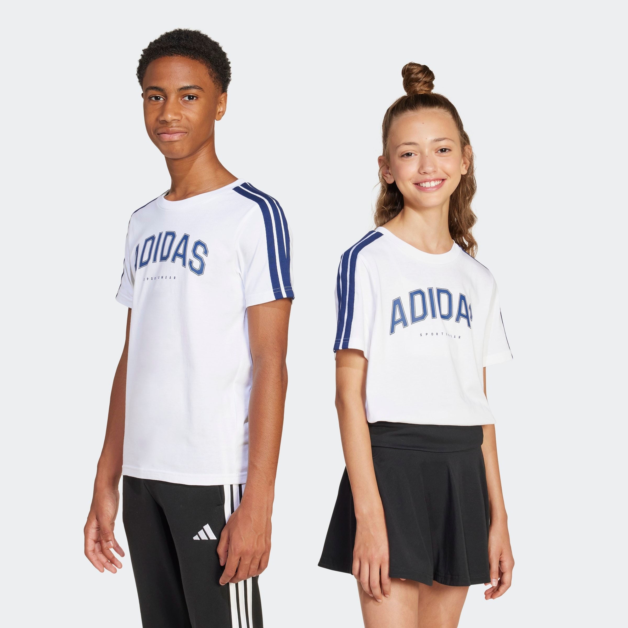adidas Sportswear T-Shirt »J C COLLEG TEE« mit auffälliger Grafik, bequeme Passform, aus Baumwolle