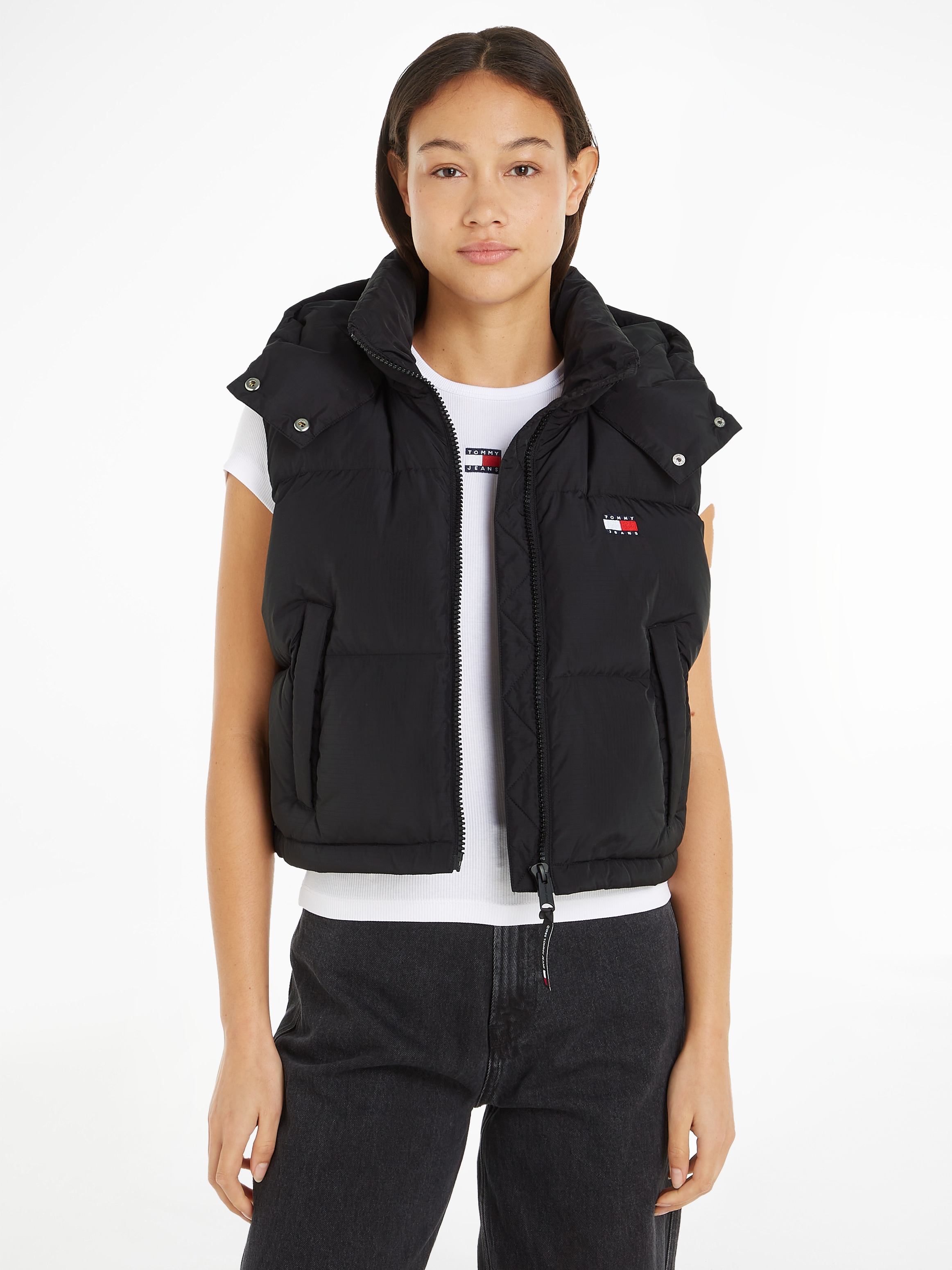 Tommy Jeans Steppweste "TJW CRP ALASKA PUFFER VEST", in modischer Cropped Form, Puffer