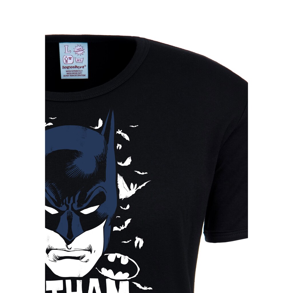 LOGOSHIRT T-Shirt »Batman - Gotham Knight«, mit lizenziertem Originaldesign