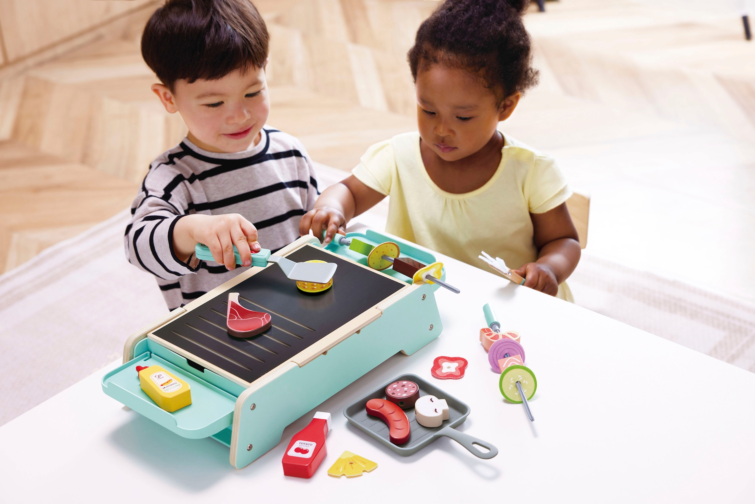 Hape Kinder-Grill, mit Licht- und Soundeffekt