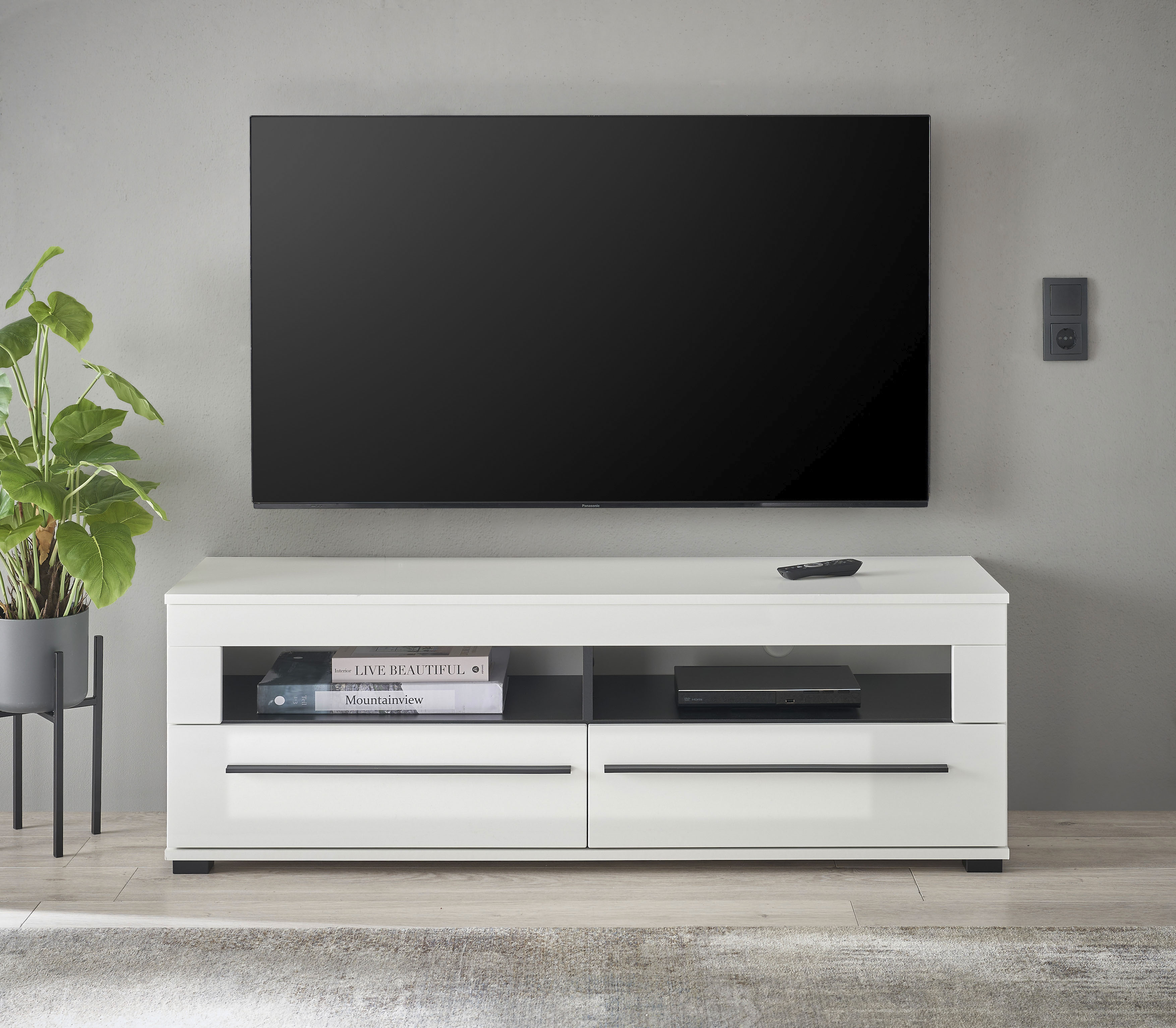 Home affaire Lowboard "Cantara, TV-Unterteil modern, Kommode in Eiche Evoke, Weiß o Kaschmir" schwarze Stangengriffe, ausreichend Stauraum, vielseitig einsetzbar