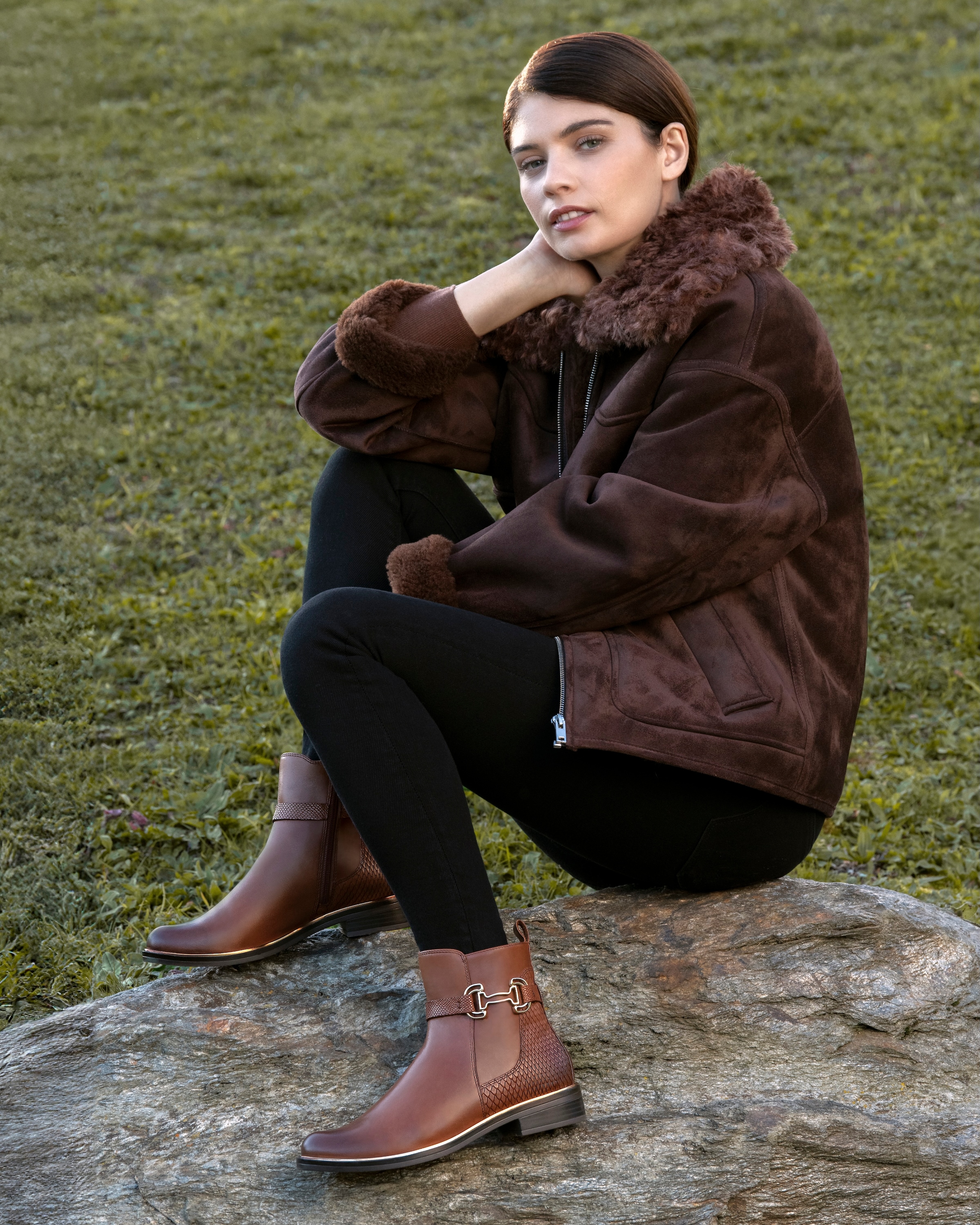 Caprice Stiefelette, Blockabsatz, Businessschuh, Boots mit edlem Schmuckelement