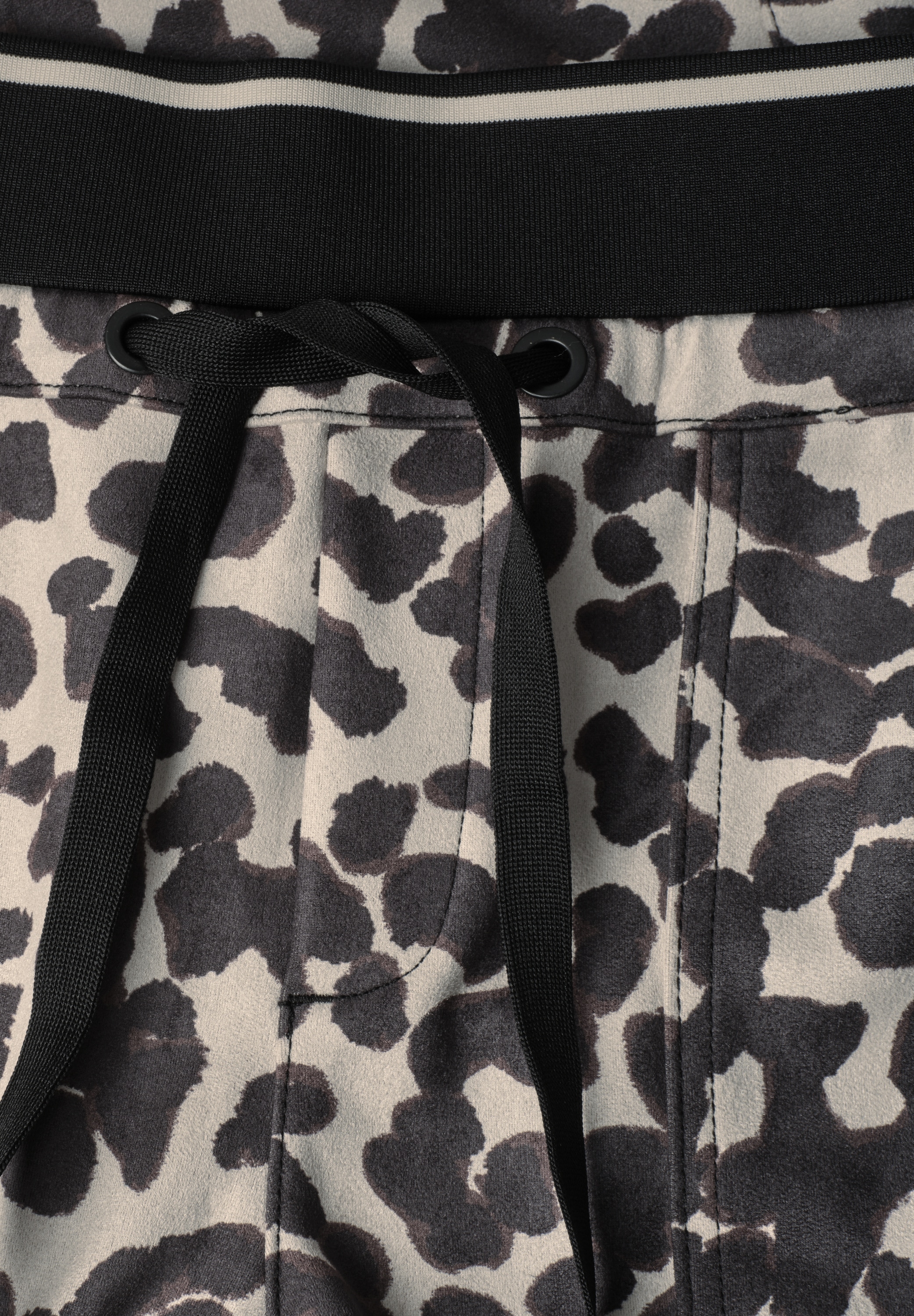STREET ONE STUDIO Jogger Pants  mit Leo-Muster