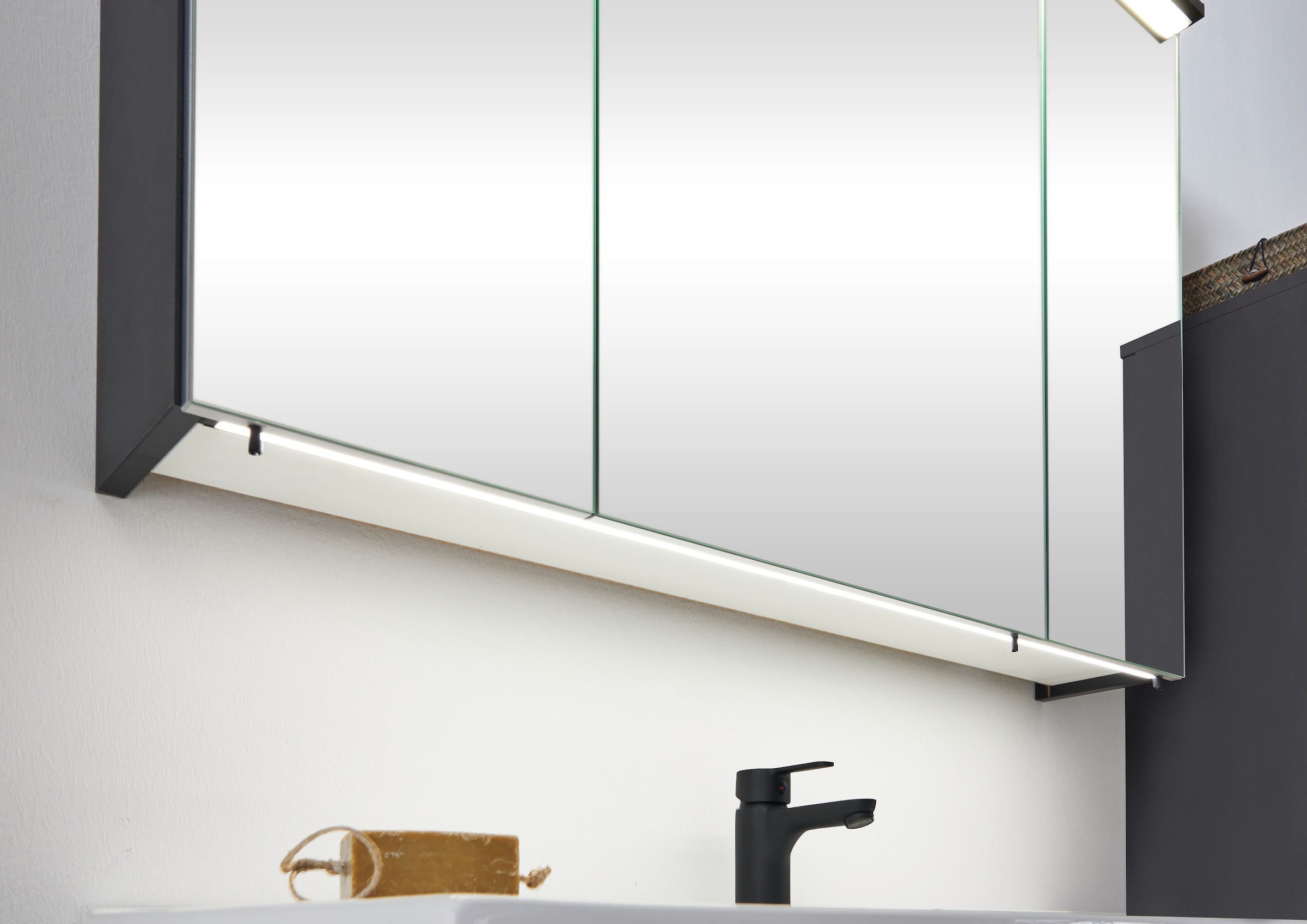 MARLIN Spiegelschrank »3510clarus«, 80 cm breit, Soft-Close-Funktion, inkl. Beleuchtung, vormontiert