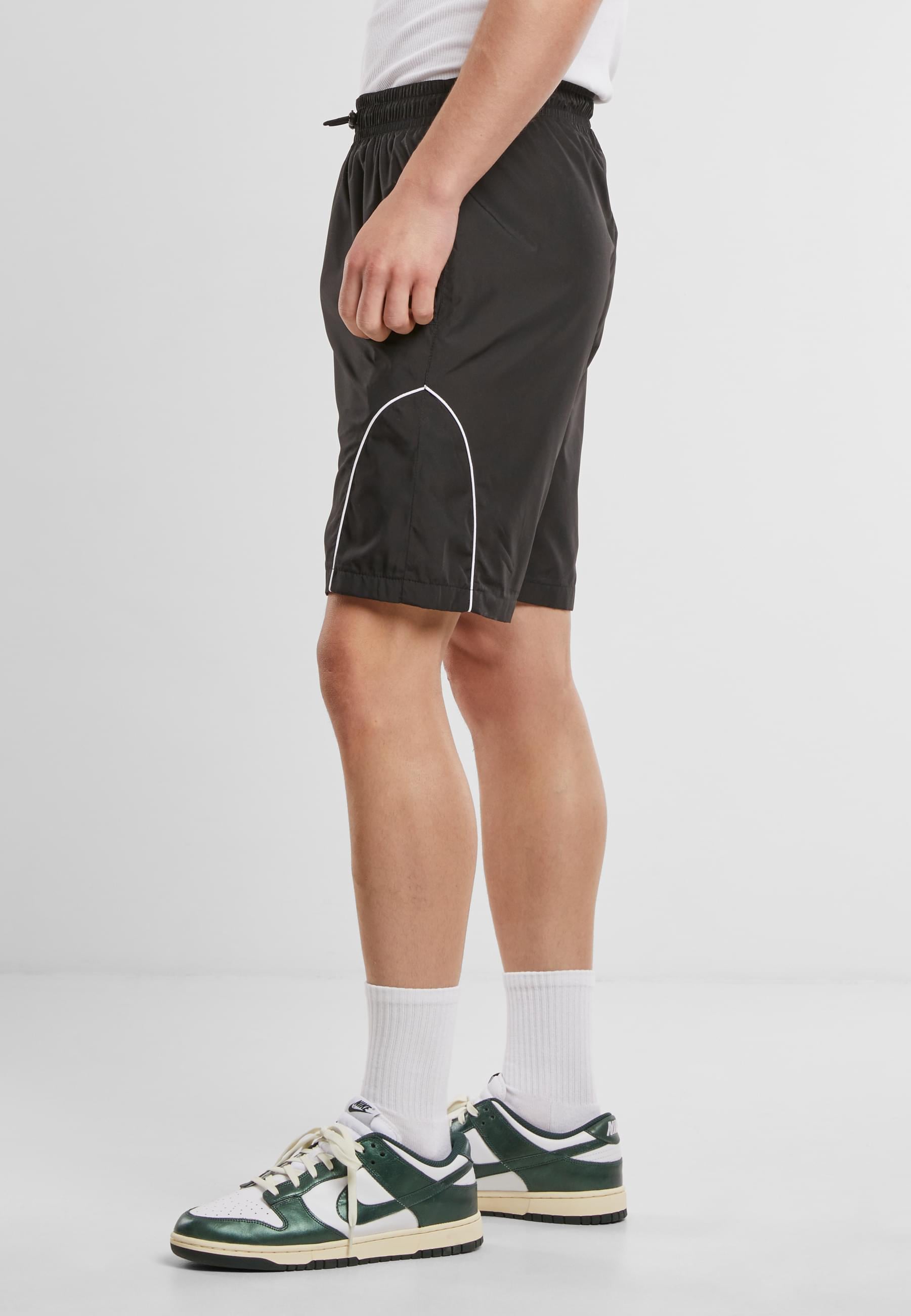 URBAN CLASSICS Shorts »Urban Classics Piped Panel Trackshorts«, (1 tlg.)