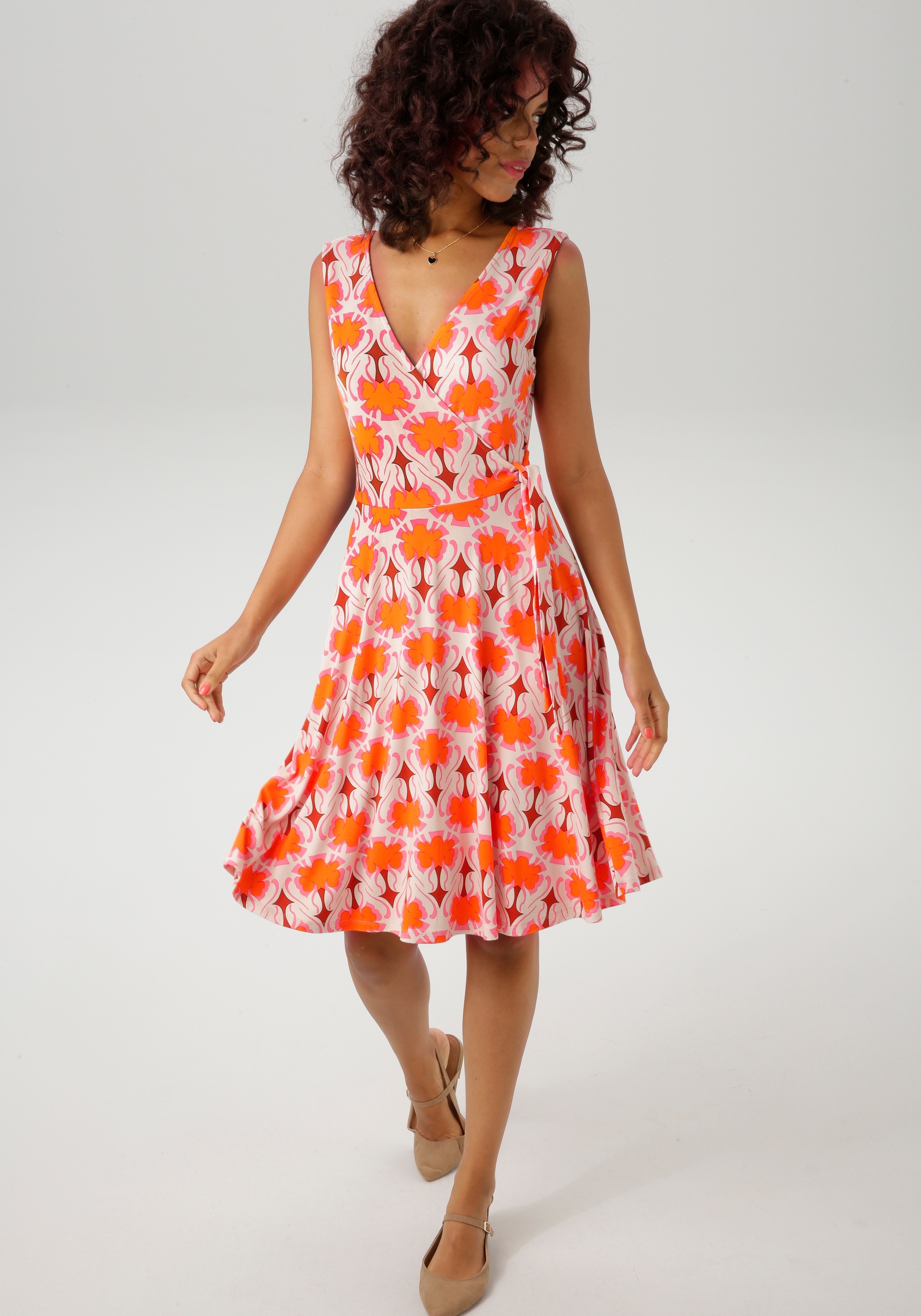 Aniston CASUAL Sommerkleid, mit extravagantem Retro-Muster - jedes Teil ein günstig online kaufen