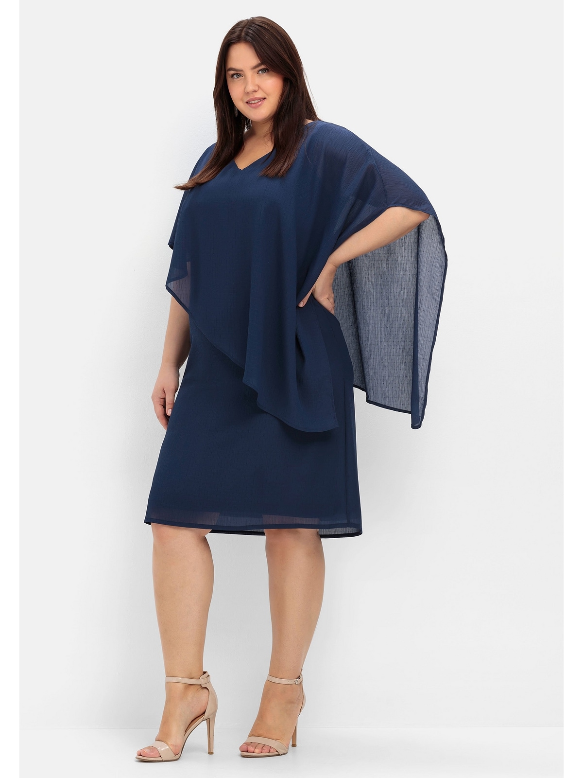 BAUR »Große Cape Sheego Cocktailkleid | bestellen asymetrischem mit Größen«,