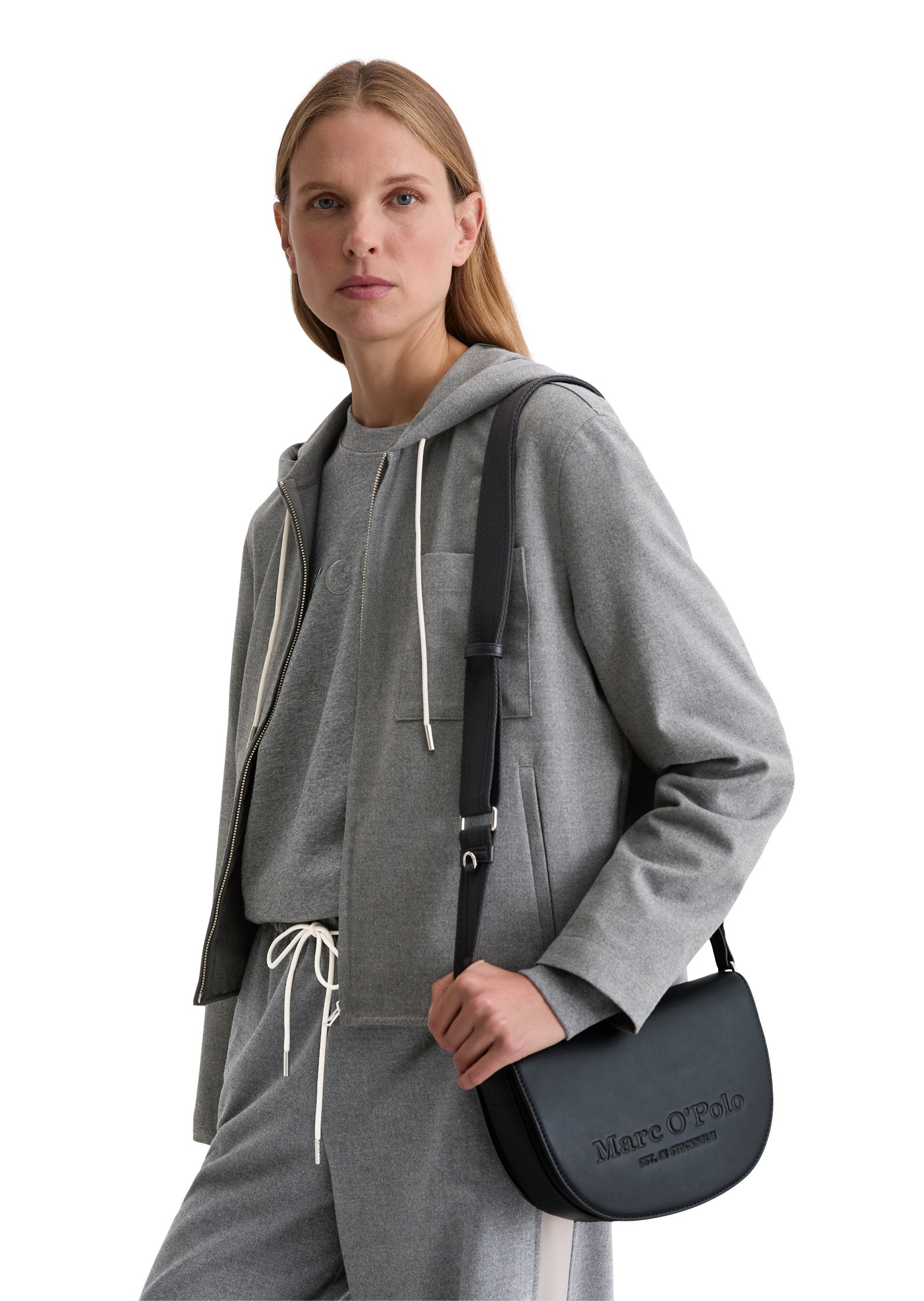 Marc O'Polo Umhängetasche »aus einer Lederalternative aus recyceltem Polyester«