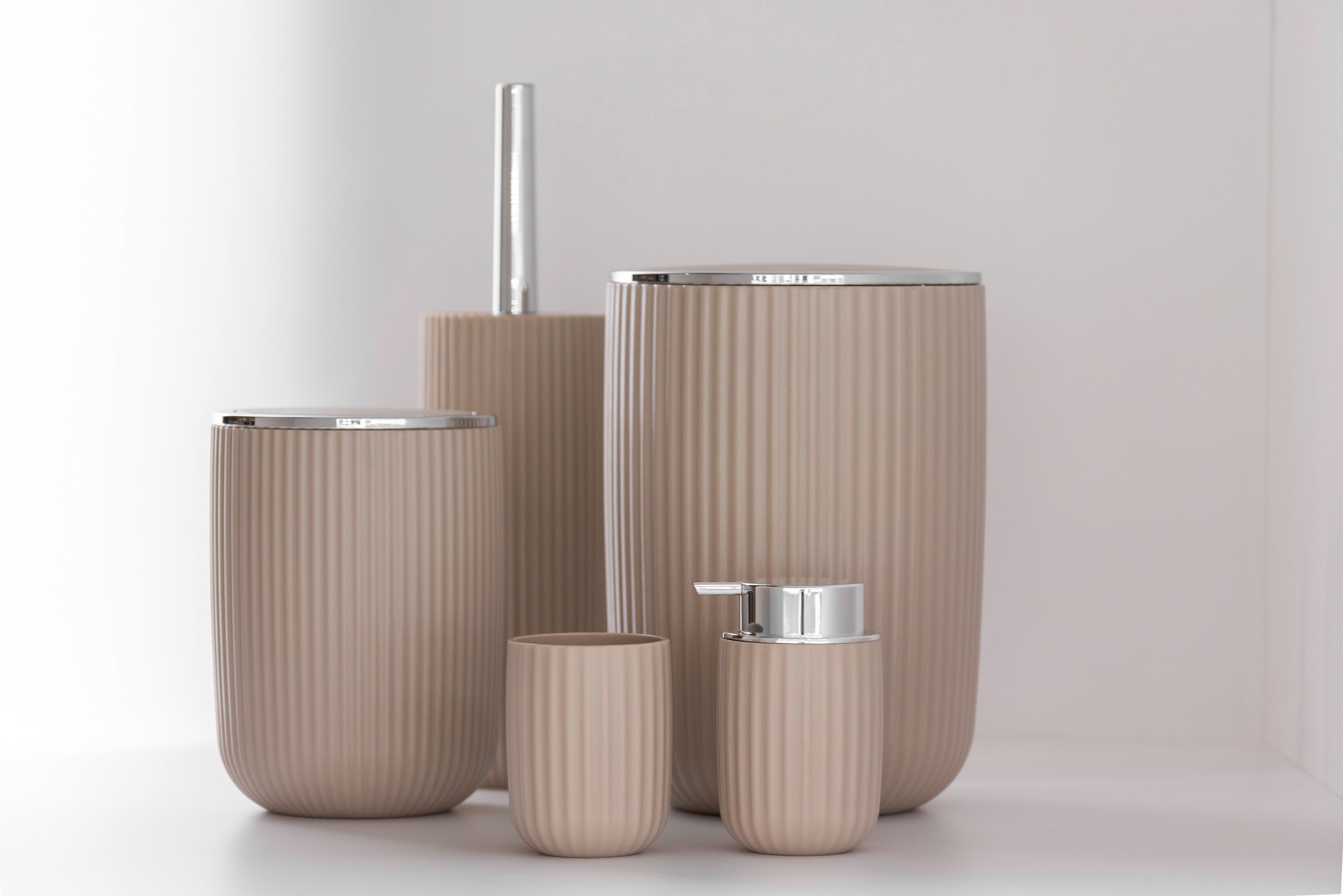 WENKO WC-Garnitur »Agropoli«, aus Kunststoff, beige, mit geschlosssener Form