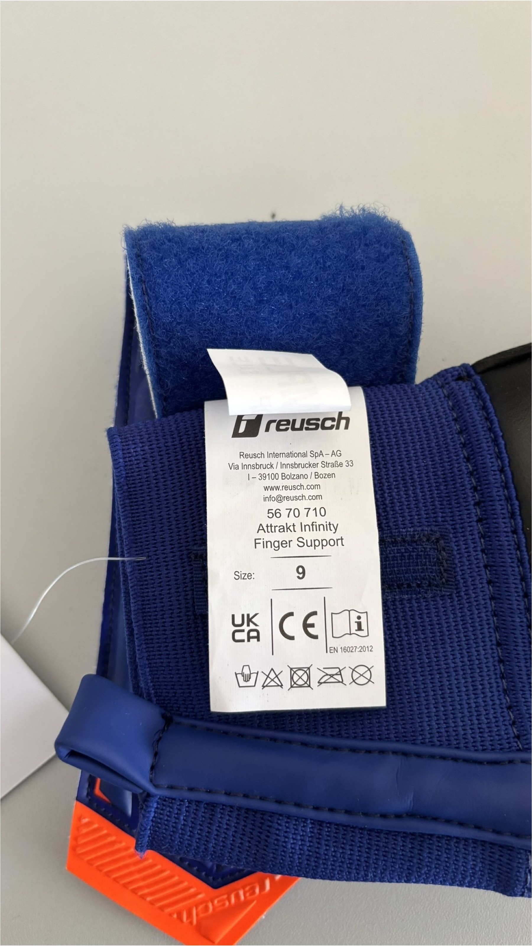 Reusch Torwarthandschuhe »Attrakt Infinity Finger Support« mit integriertem Fingersupport-System