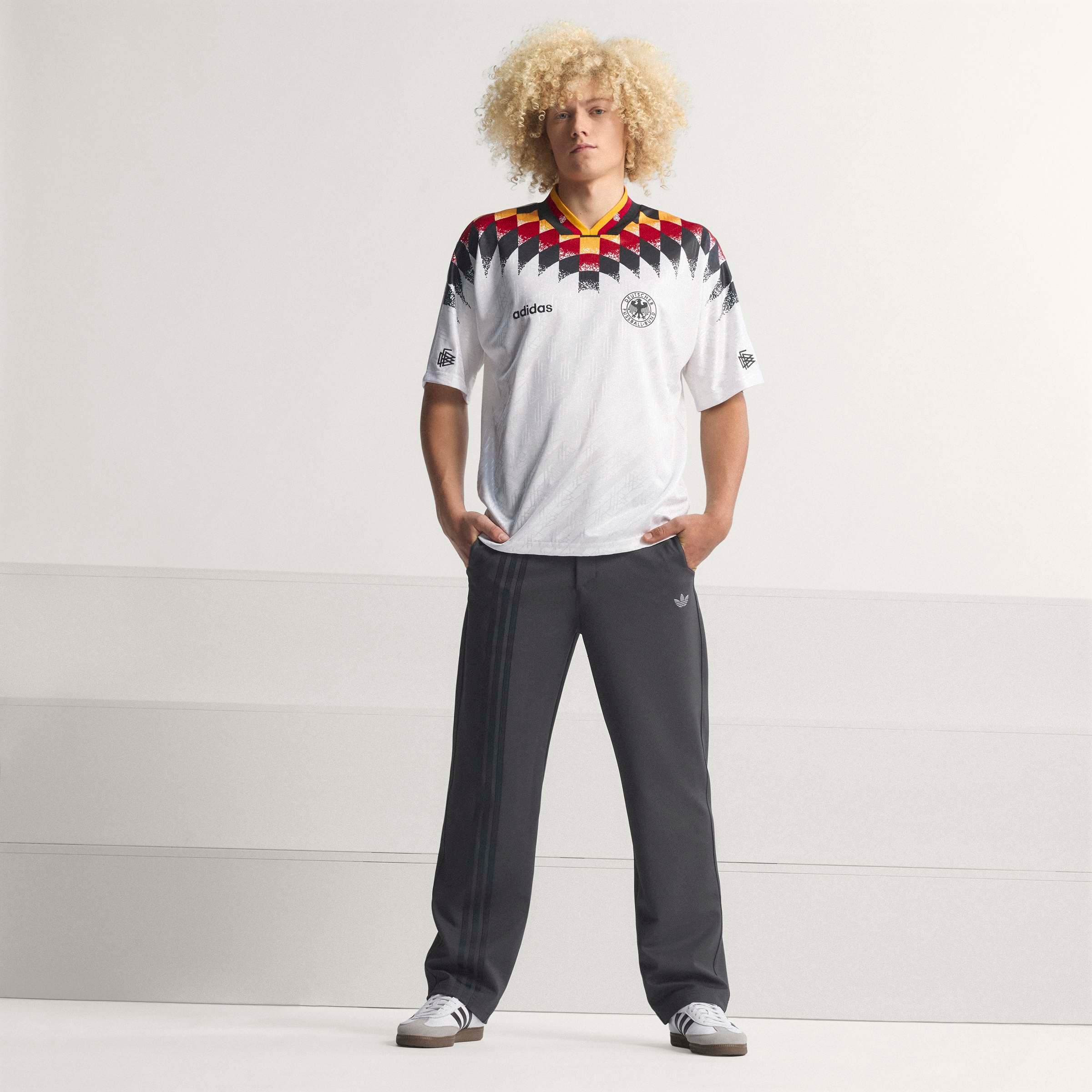 adidas Performance Fußballtrikot »DFB H JSY 94« mit Jacquard-Design, moderner lockerer Schnitt, mit V-Ausschnitt