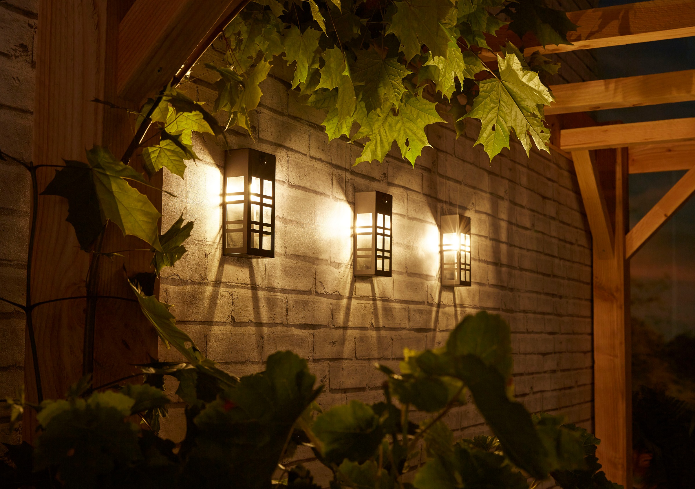 Thumbnail - LUXFORM Außen-Wandleuchte "Solar-Intelligente Hybrid-Wandleuchte - Oregon" LED-Modul 1 Stk. Dämmerungsmodus (10LM) und E...