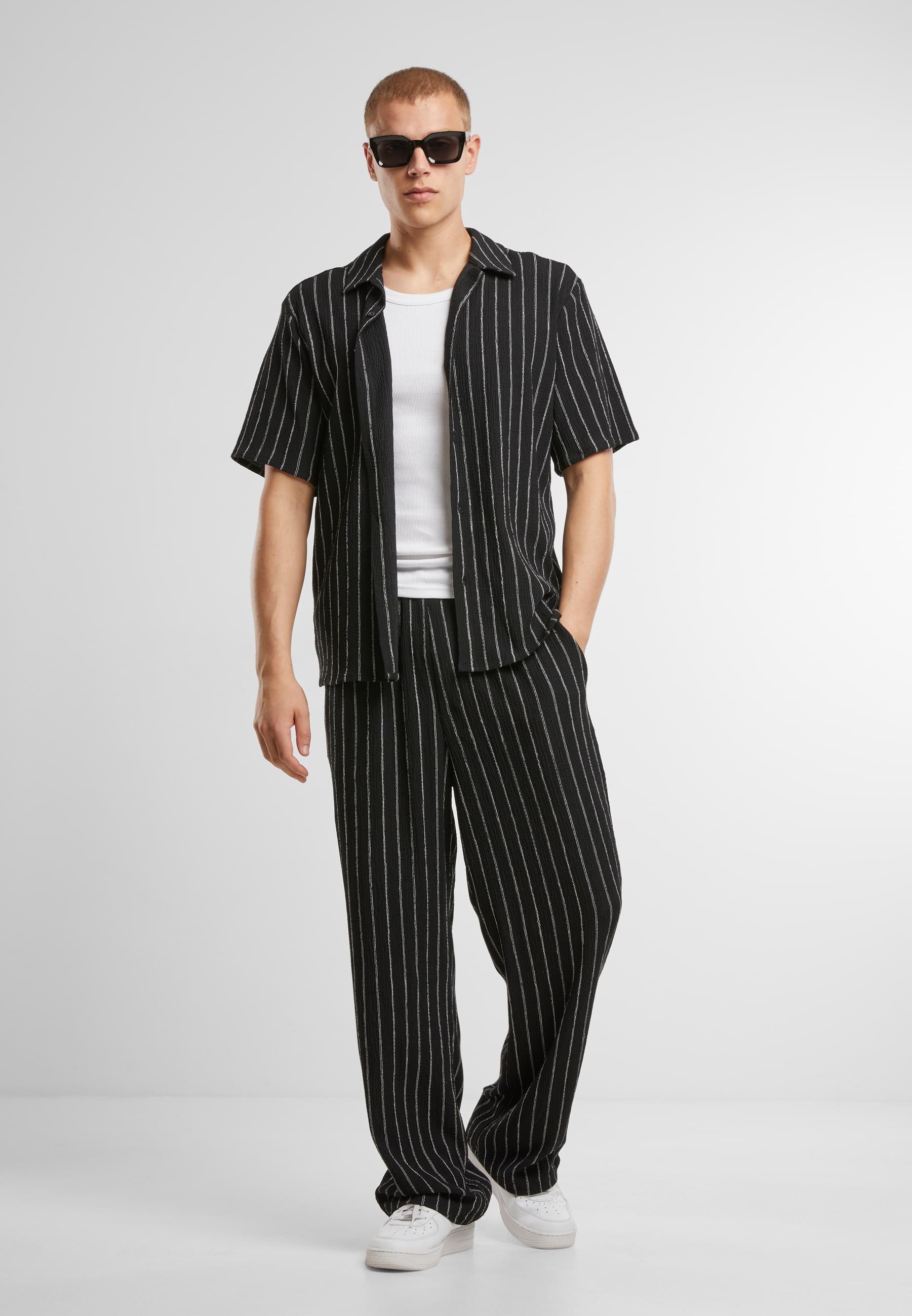 URBAN CLASSICS Langarmhemd »Urban Classics Striped Crinkle Resort Shirt«, (1 tlg.)