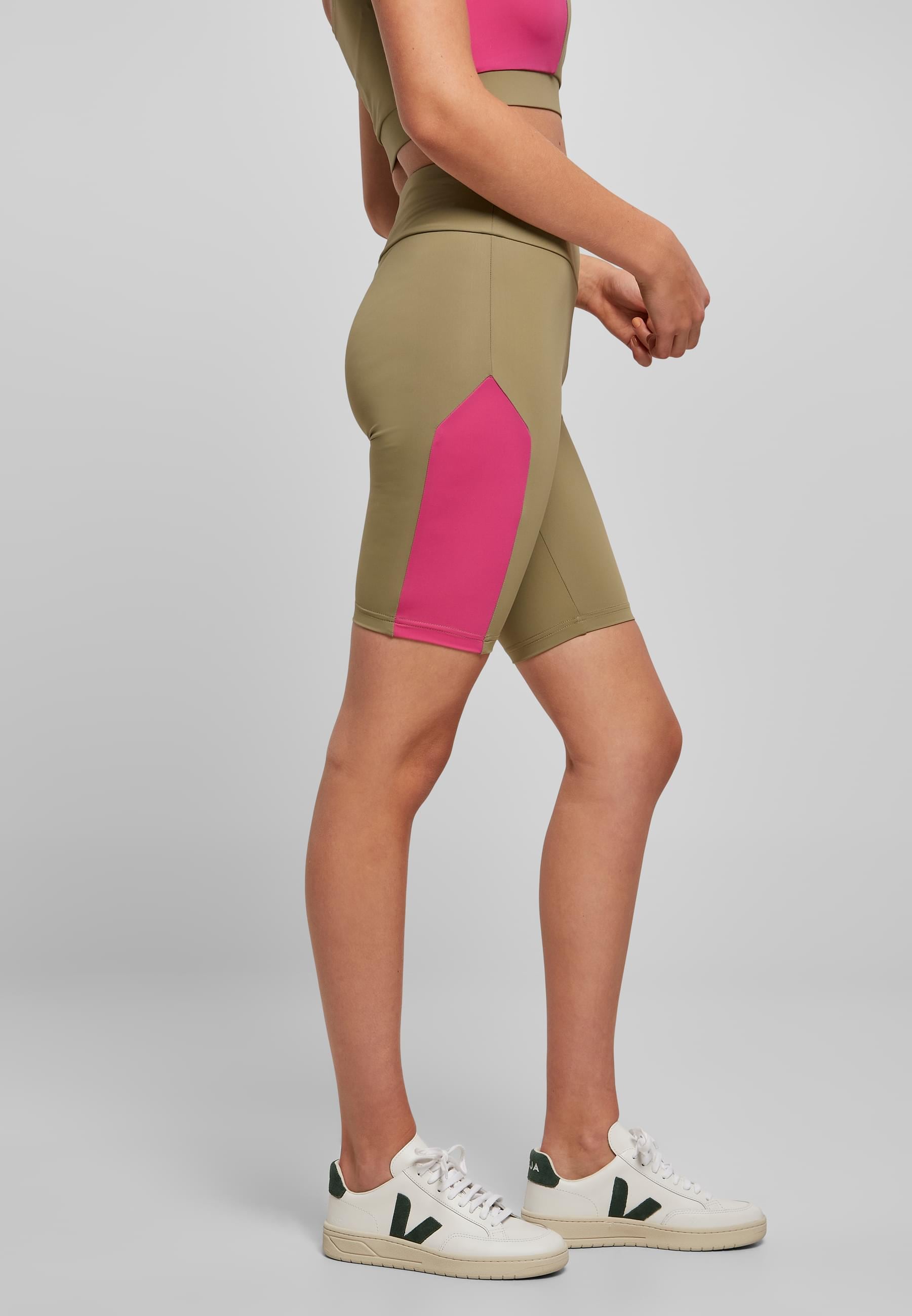 URBAN CLASSICS Radlerhose »Urban Classics Damen Ladies Color Block Cycle Shorts«, (1 tlg.)