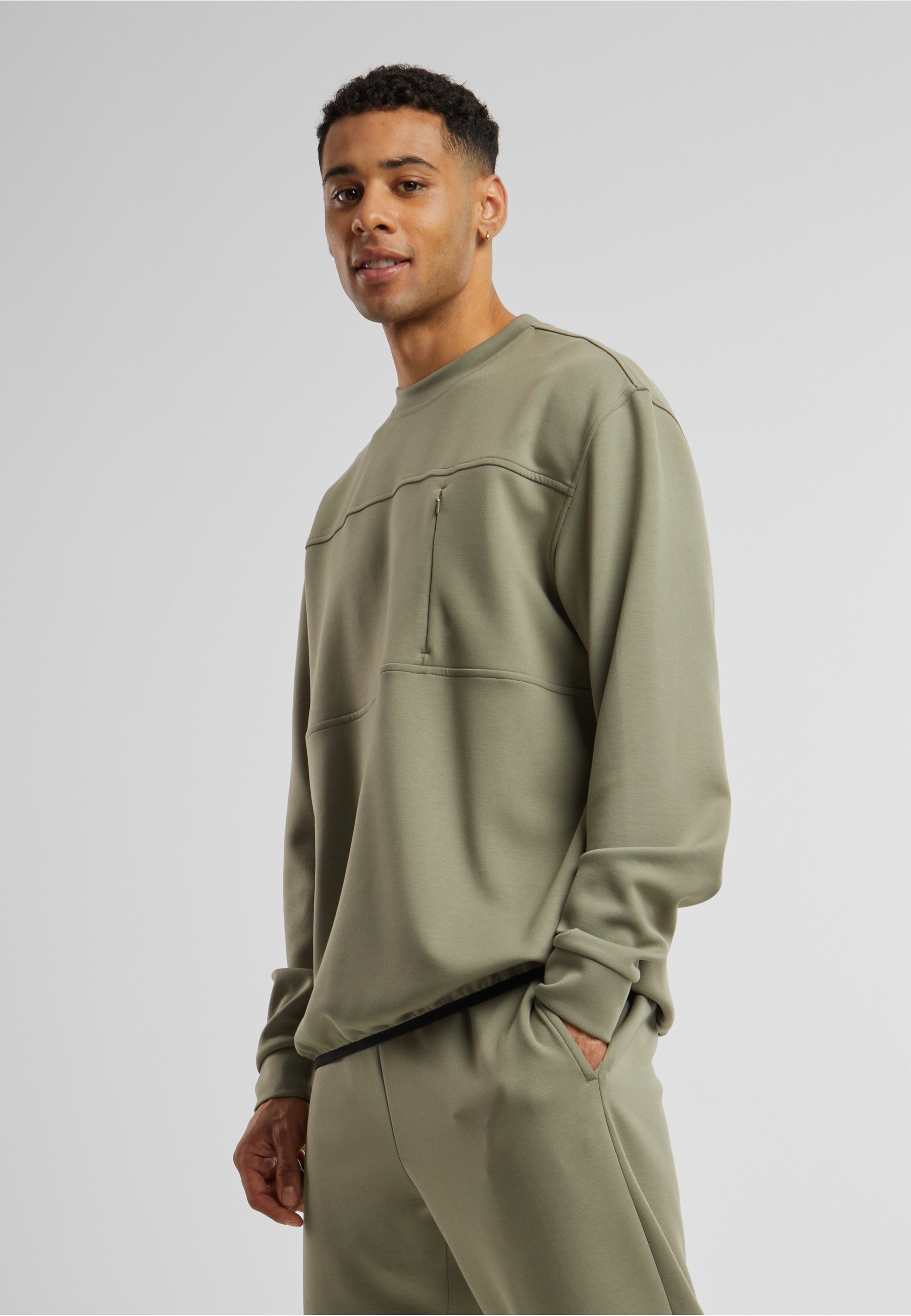 URBAN CLASSICS Sweater »Urban Classics Scuba Zip Pocket Crew«, 1 Stk.
