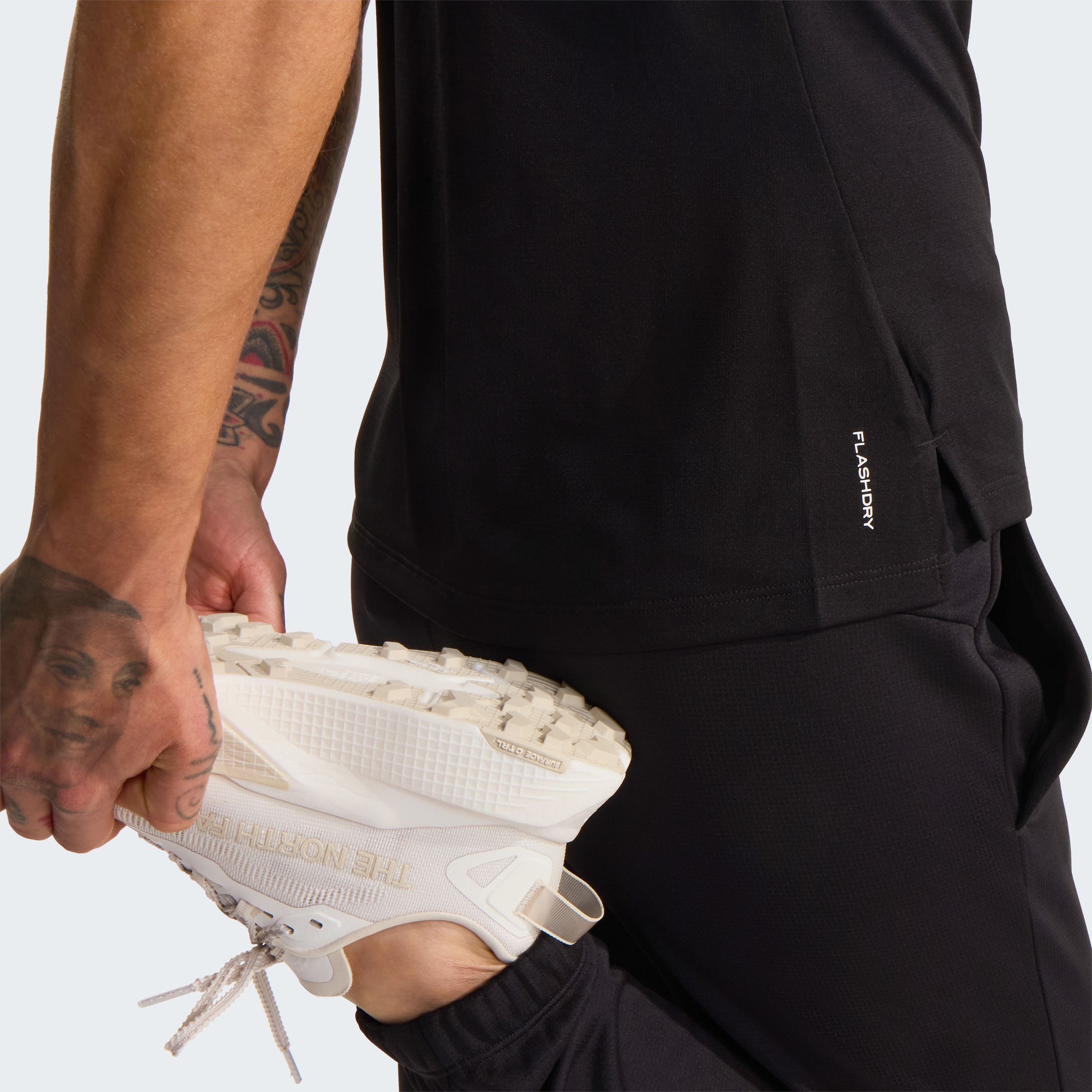 The North Face Funktionsshirt »W FLEX SHORT SLEEVES REG TEE« sportlicher Stil, kurze Ärmel, schnell trocknendes FlashDry™-Gewebe