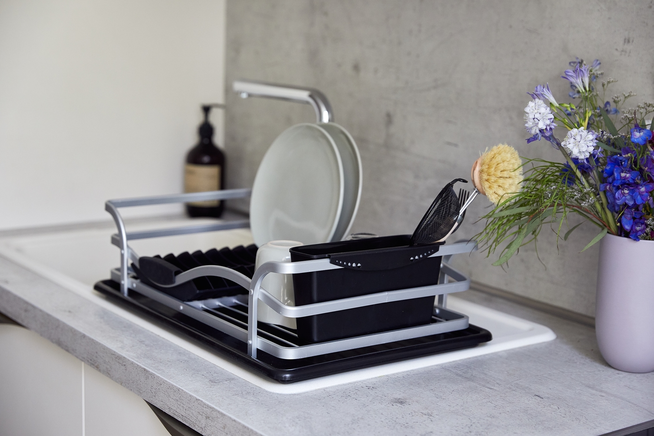 WENKO Geschirrständer »Modell Alu«, Geschirrabtropfer aus Aluminium & Kunststoff, abnehmbarer Besteckkorb