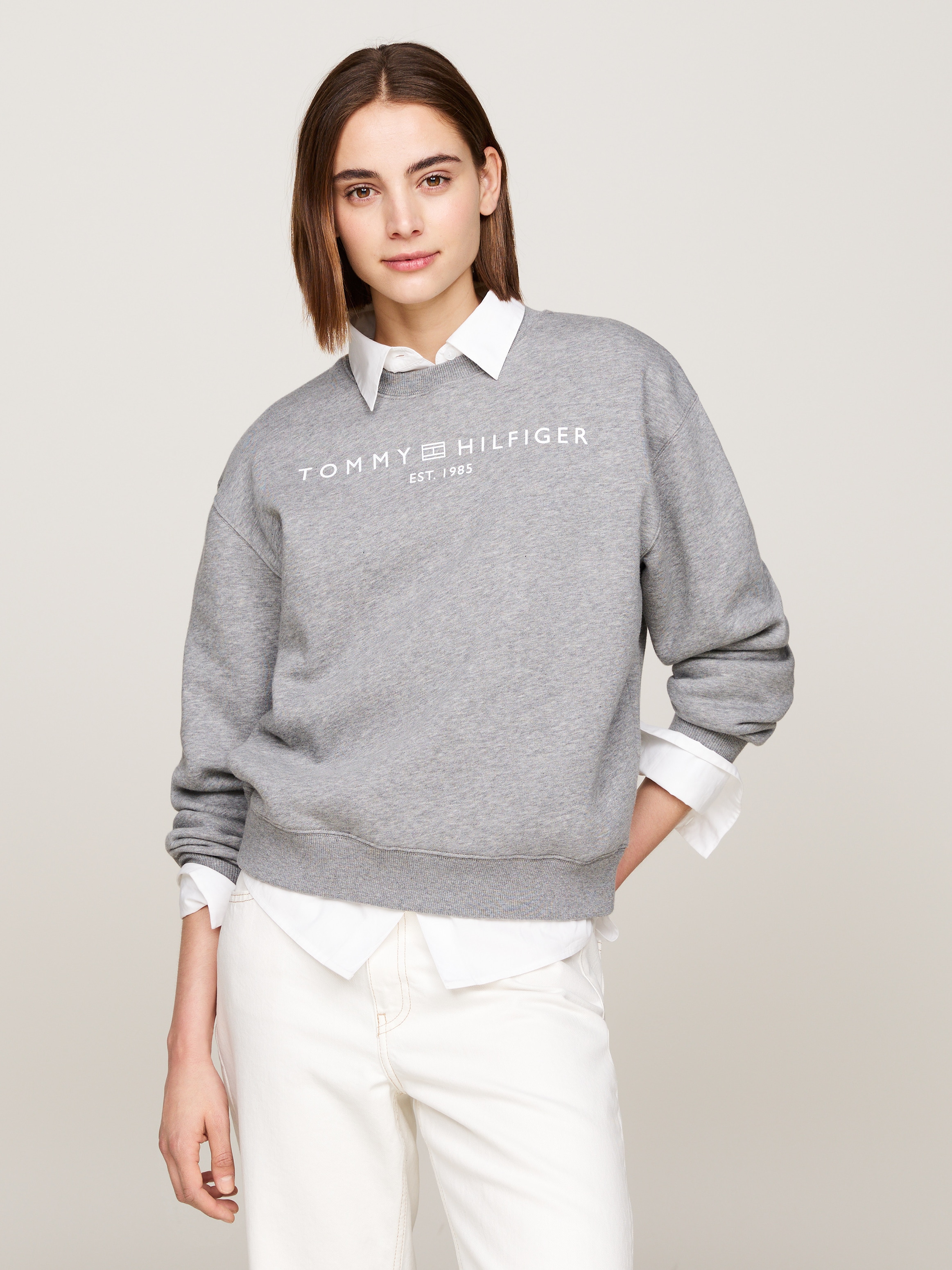 Tommy Hilfiger Sweatshirt »MDRN REG CORP LOGO C-NK SWTSHRT«, mit Logoschriftzug