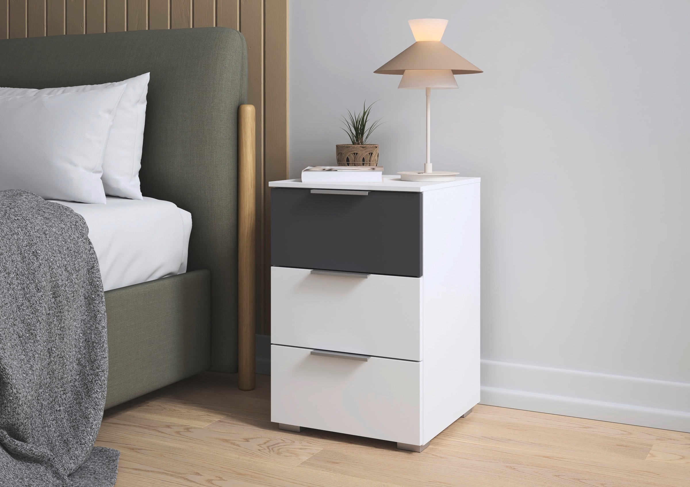 rauch Nachtkommode »Nachttisch Nachtkonsole Nachtschrank ASTANA« Breite 40 cm / Höhe 61 cm,  mit 3 geräumigen Schubladen, Kantengriff in Alufarben MADE IN GERMANY