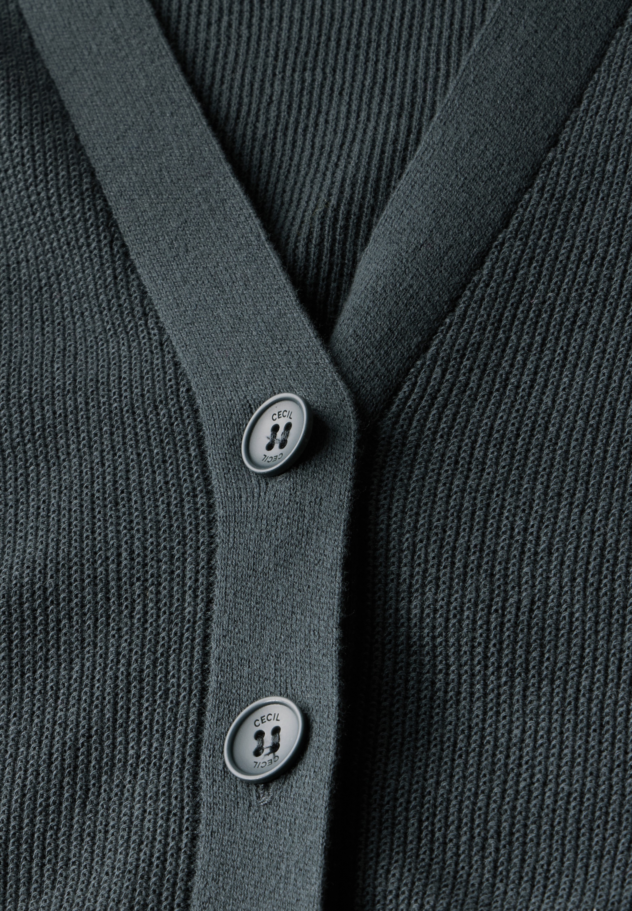 Cecil Cardigan, mit Struktur und Knopfleiste