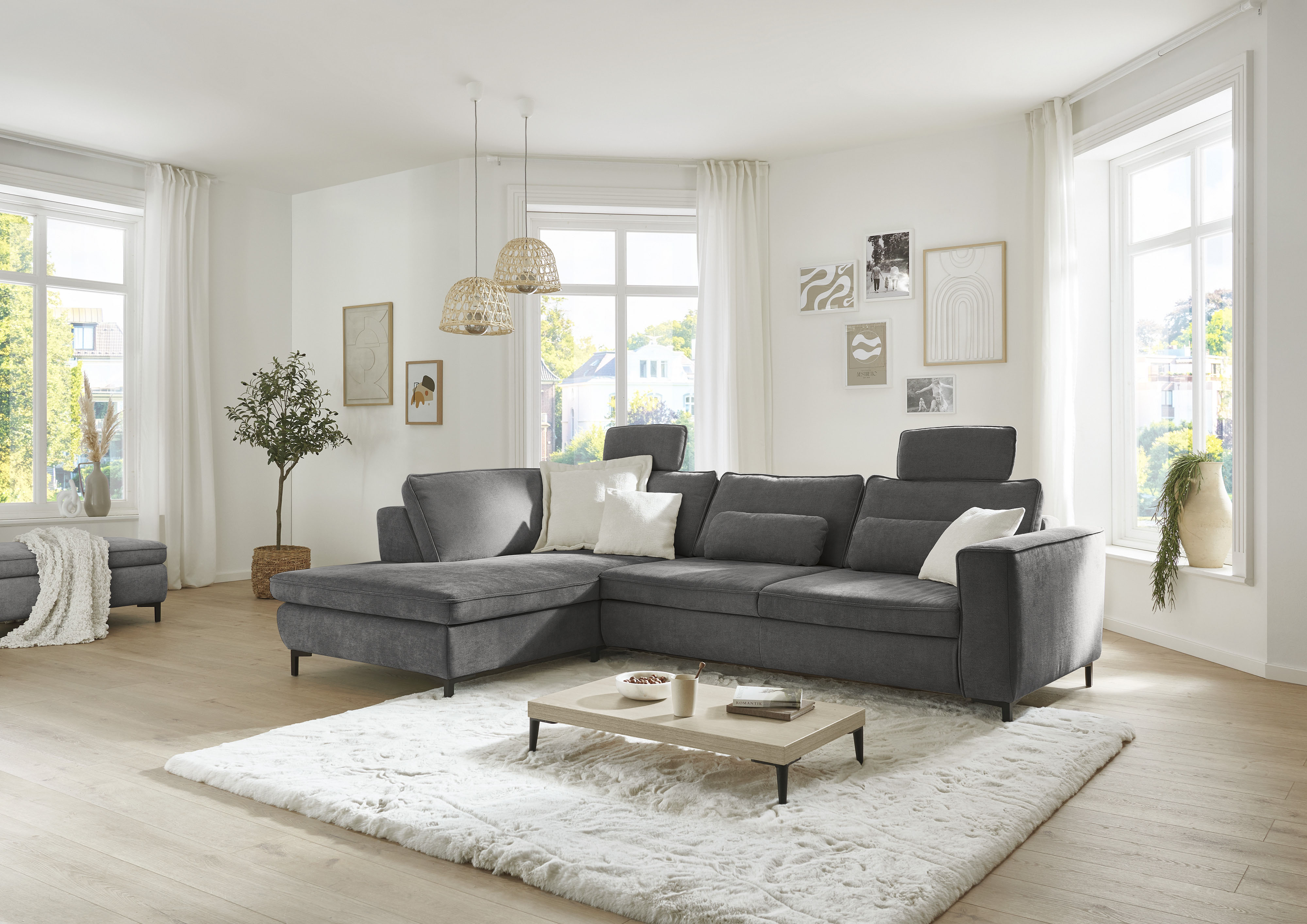 Die PlanBar Ecksofa "MP-IN24153, L-Form, Breite 289 cm" wahlweise mit Schlaffunktion und verstellbaren Kopfstützen