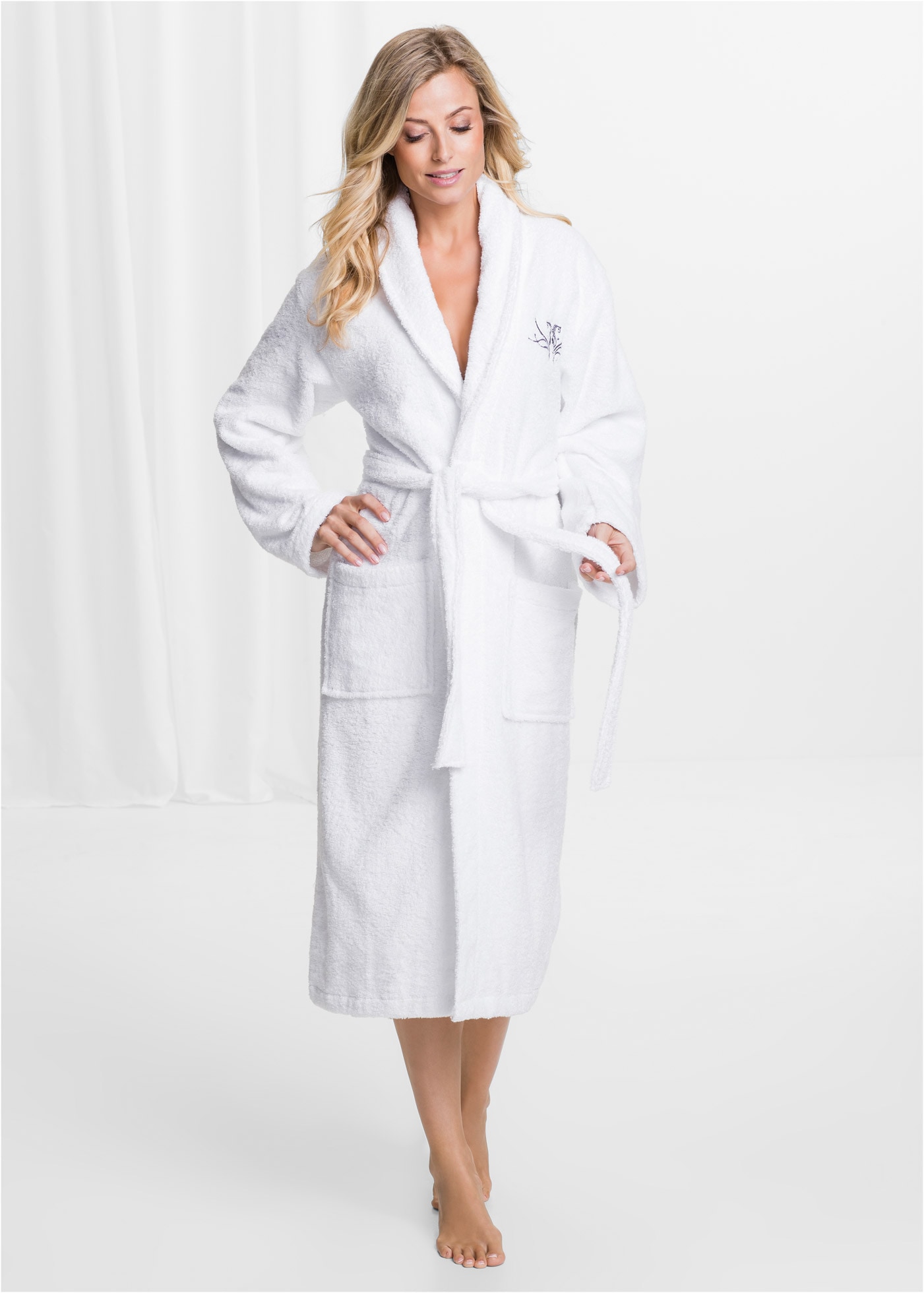 bonprix Bademantel klassischer Stil, aus flauschiger Baumwolle, mit Bindeband