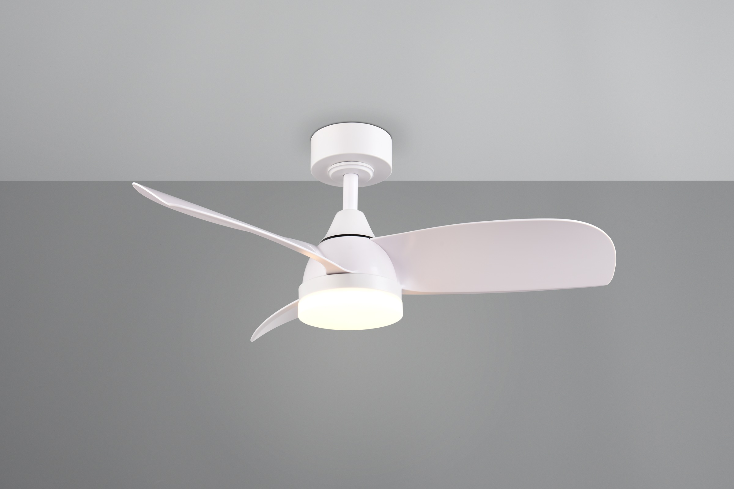 REALITY Leuchten LED Deckenleuchte »HELSINKI mit Ventilator, Deckenventilator mit Licht inkl Fernbedienung«, 1 flammig, Leuchtmittel LED-Board | LED fest integriert, 6 Geschwindigkeiten höhenverstellbar Vor-& Rücklauf dimmbar Nachtlicht