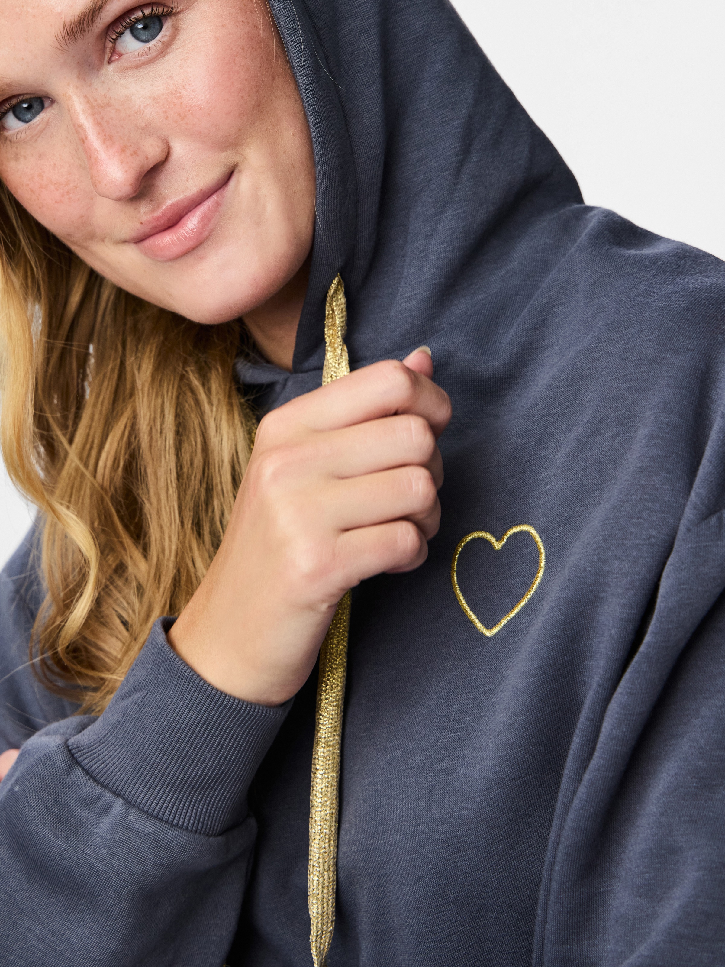 pieces Kapuzensweatshirt "PCCHILLI LS HEART HOODIE NOOS BC" günstig online kaufen