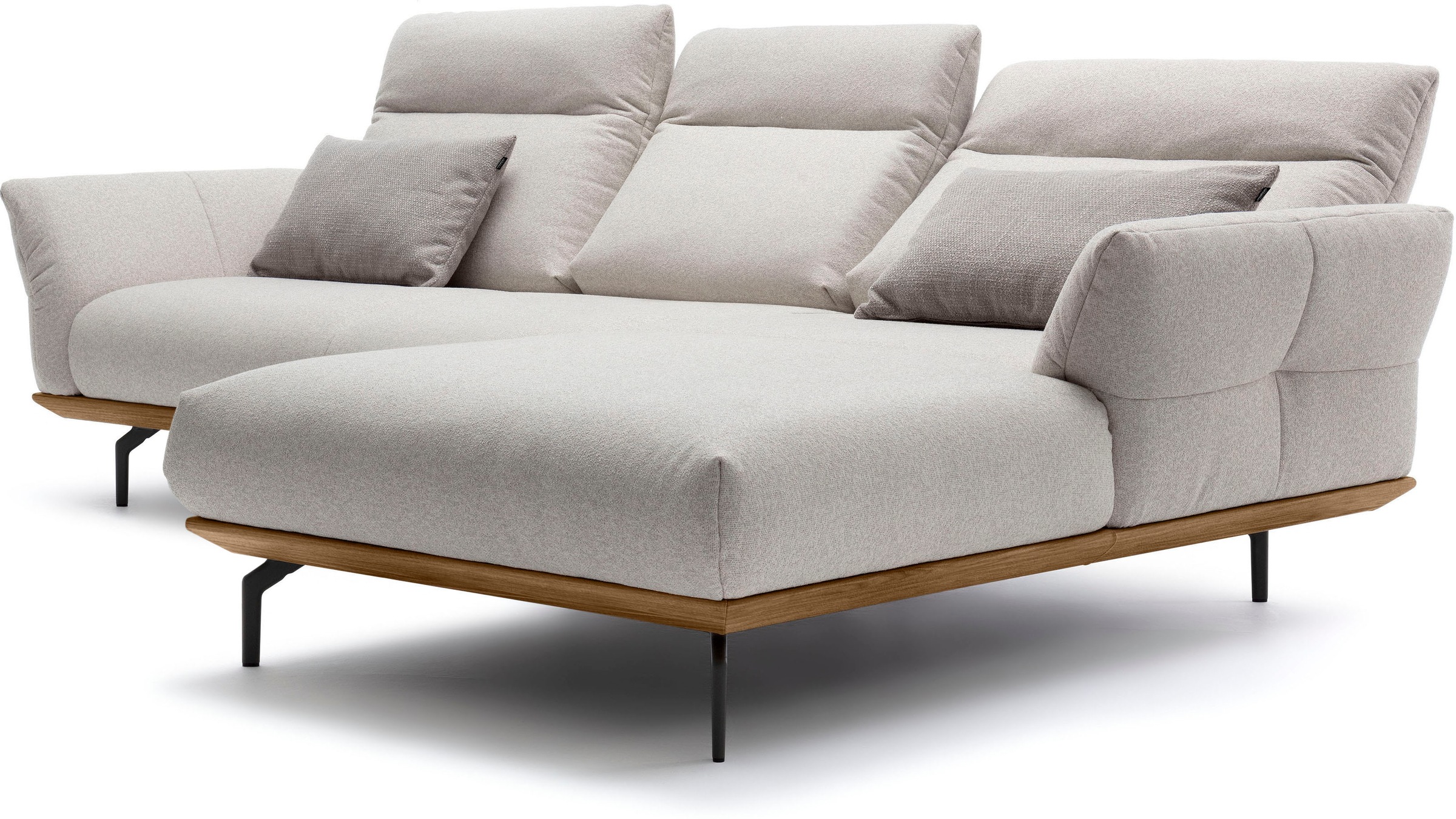 Creation BY ROLF BENZ Ecksofa »CR.460«, Sockel in Nussbaum, Winkelfüße in Umbragrau, Breite 298 cm