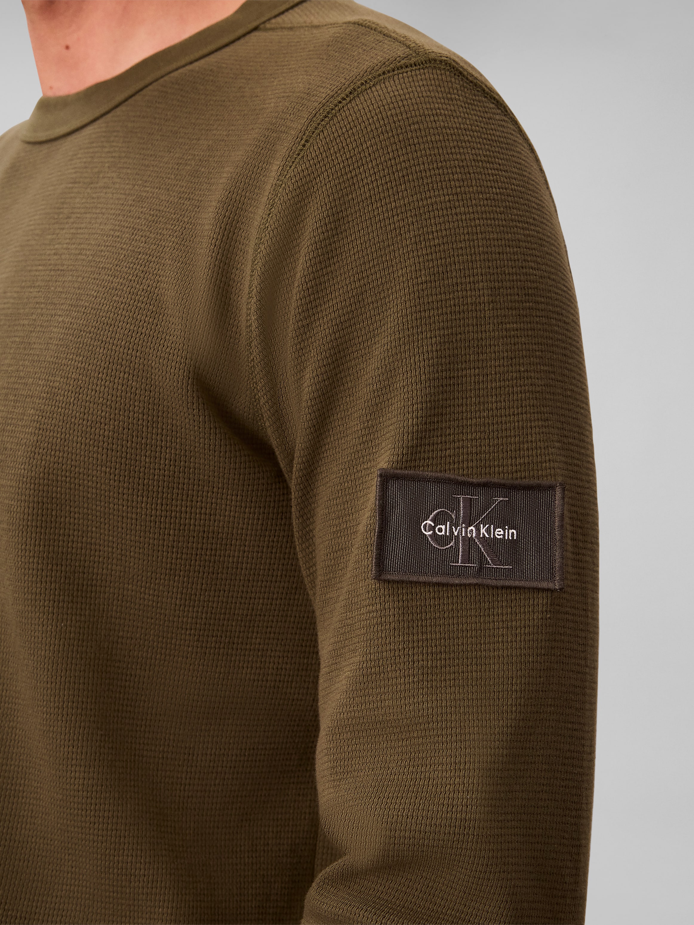Calvin Klein Langarmshirt »WAFFLE BADGE CREWNECK TEE« Regular fit, Badge, Rundhalsausschnitt