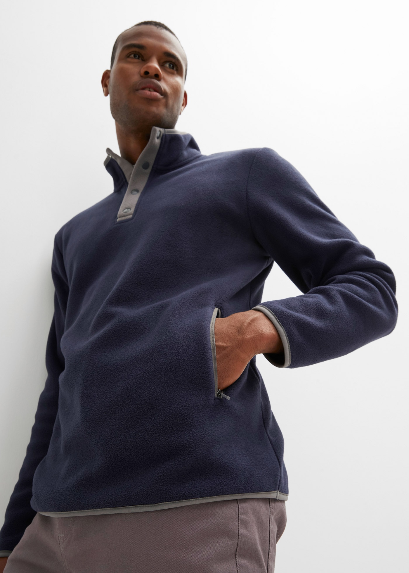 bonprix Fleecepullover »Troyer Fleeceshirt mit praktischen Taschen und tollen Kontrastdetails«, Troyer Fleeceshirt mit praktischen Taschen und tollen Kontrastdetails
