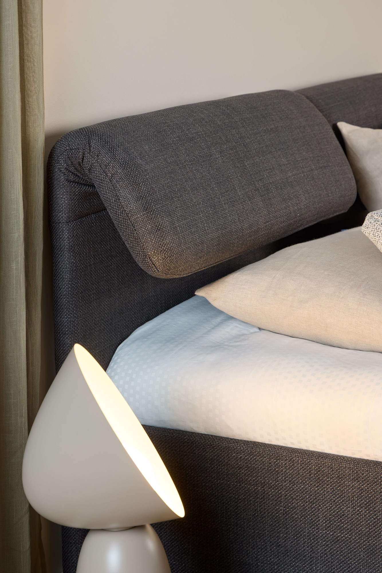 ACTONA GROUP Polsterbett »Calvi«, Bett, dunkelgrau, schwarz, verstellbar, versteckter Stauraum,160x200cm