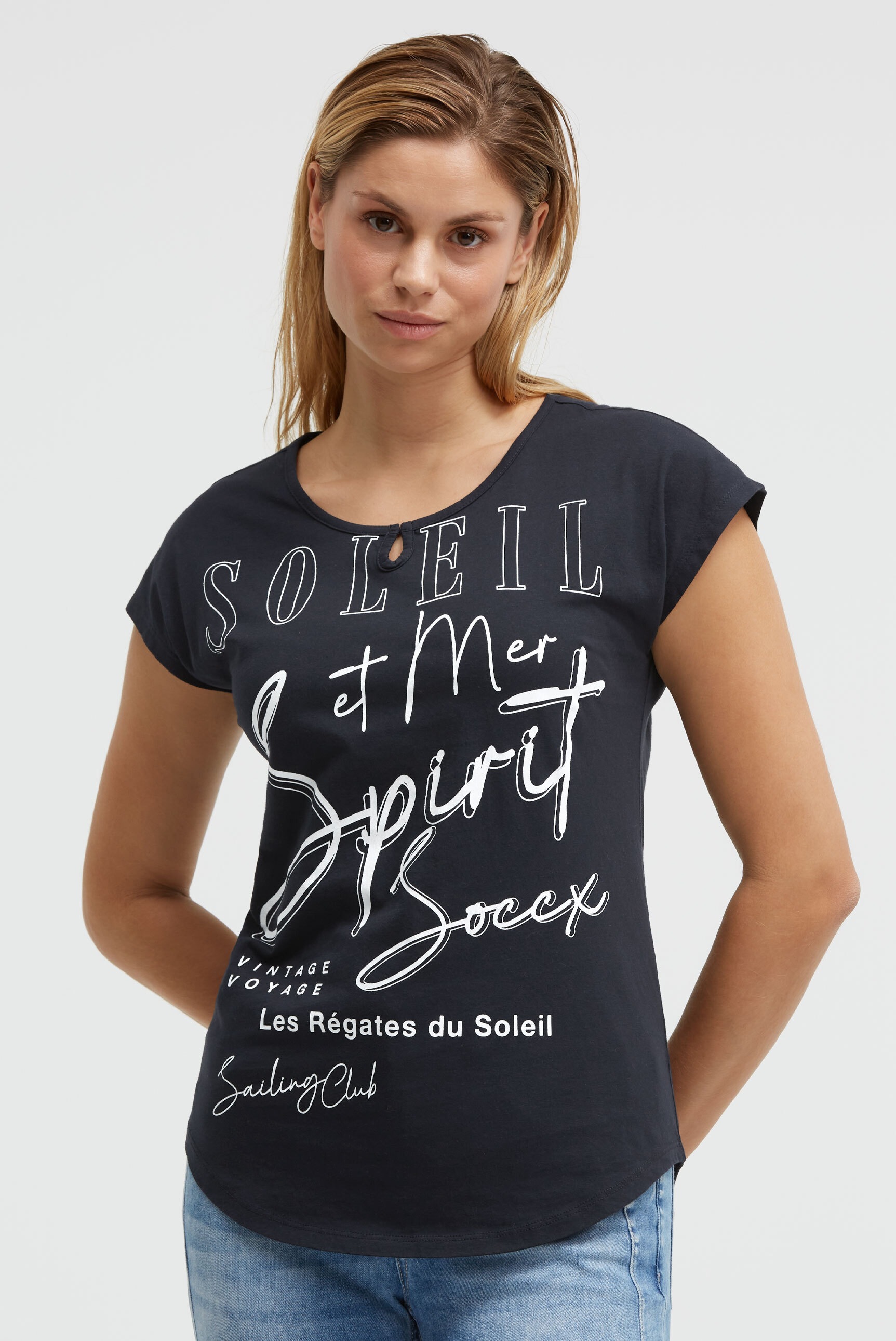 SOCCX Rundhalsshirt mit überschnittenen Schultern günstig online kaufen