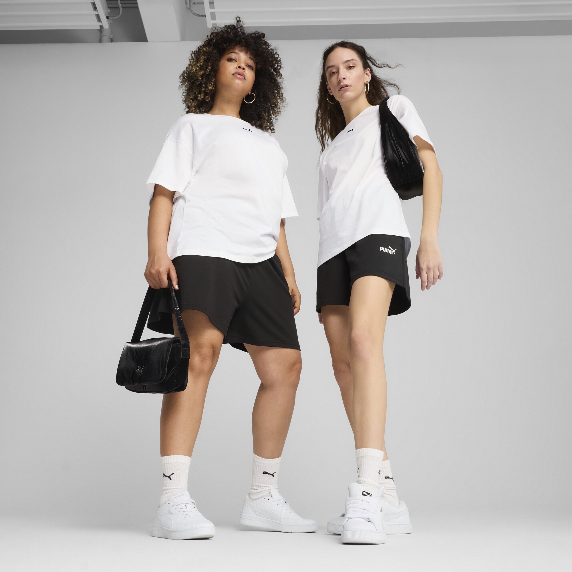 PUMA Sporthose »ESS Small No. 1 Logo 4" Leichte Hochgeschnittene Shorts Damen«