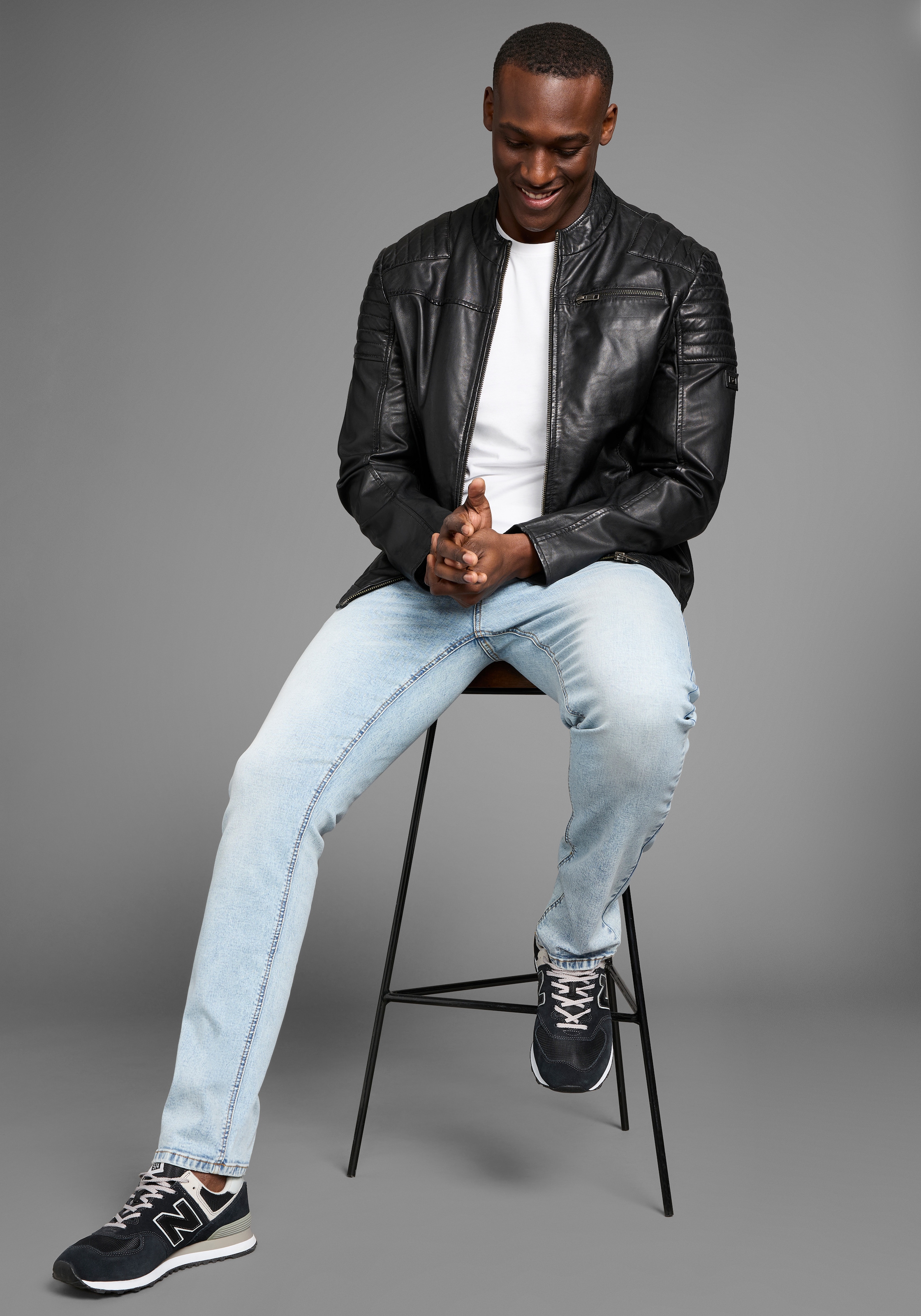 Bruno Banani Straight-Jeans »Hutch«, gerade Beinform, teilweise mit modischen Destroyed-Effekten