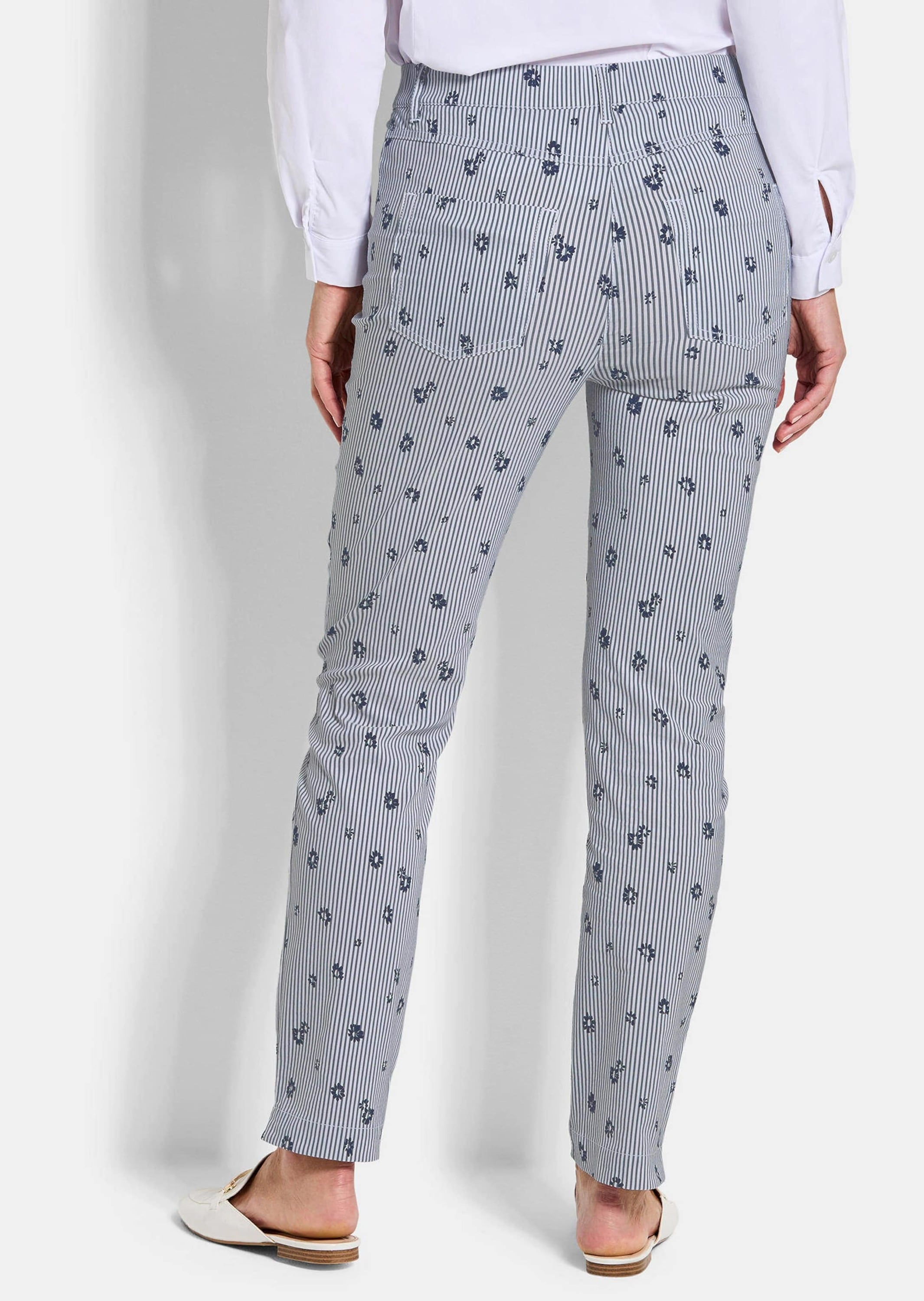 GOLDNER Schlupfhose »Kurzgröße Bengalinhose LOUISA mit Streifen und Blumen«