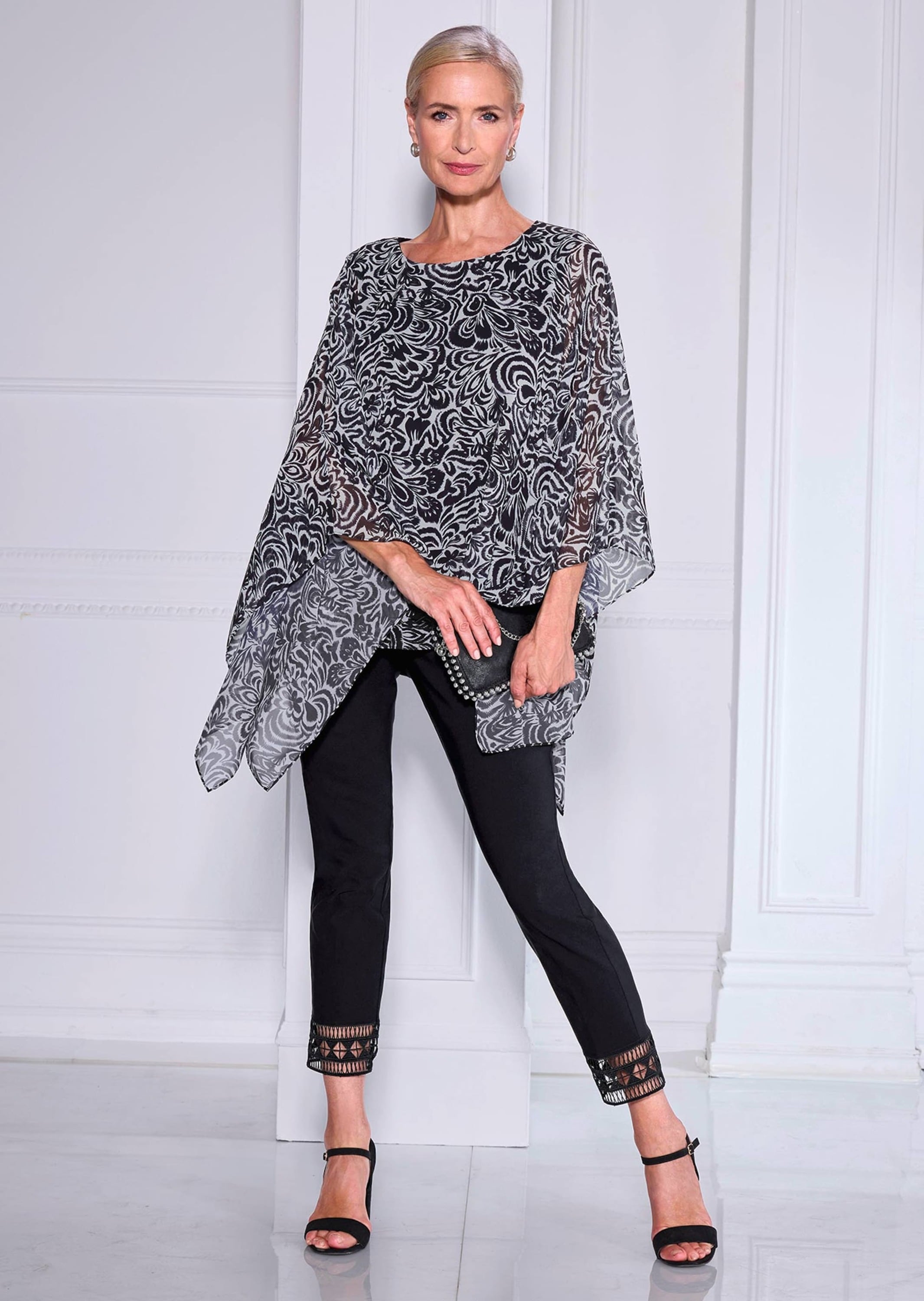 GOLDNER Satinbluse »Kurzgröße Tunikbluse mit Chiffon-Überwurf, Print«